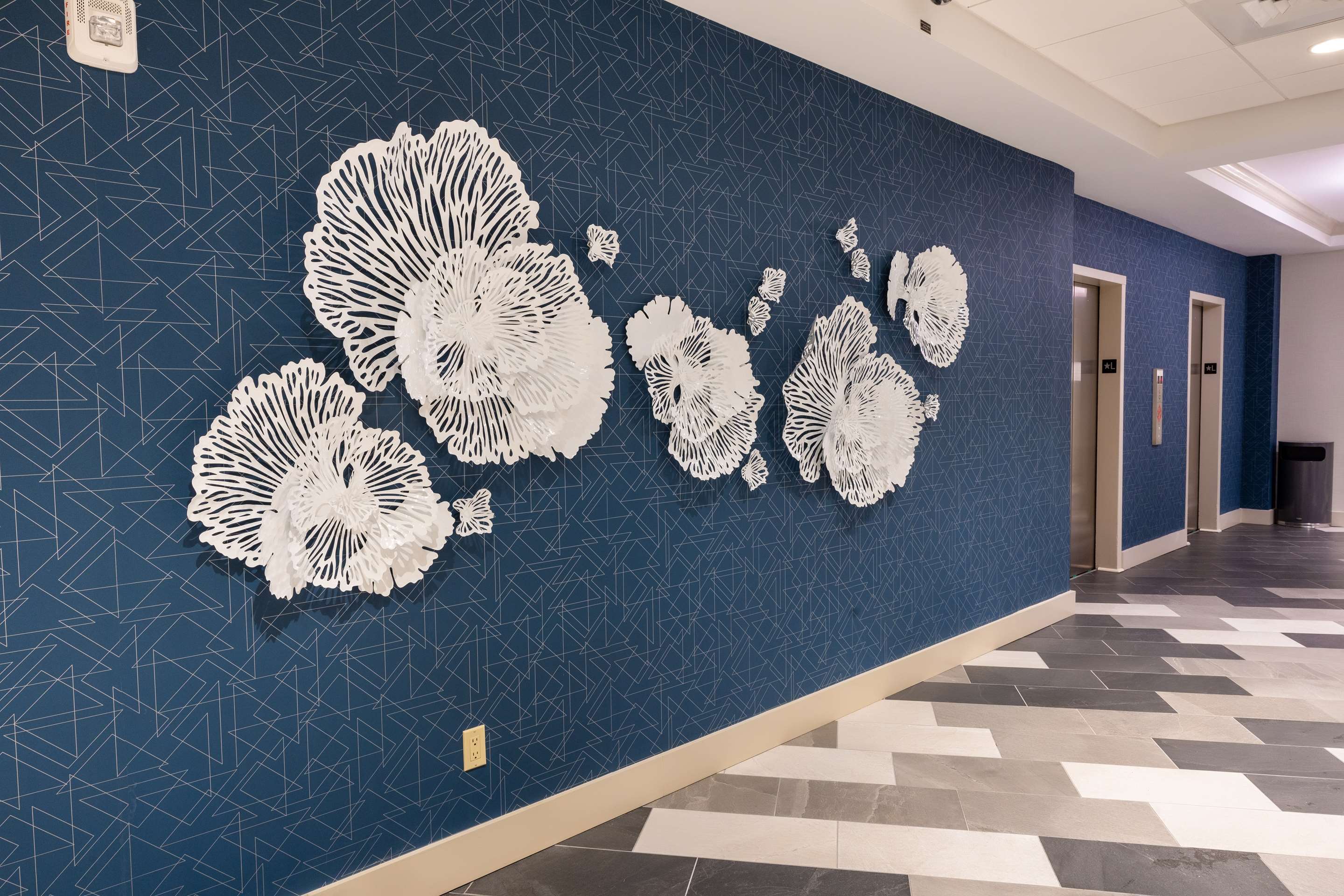 Lobby | DoubleTree by Hilton Tinton Falls - Eatontown