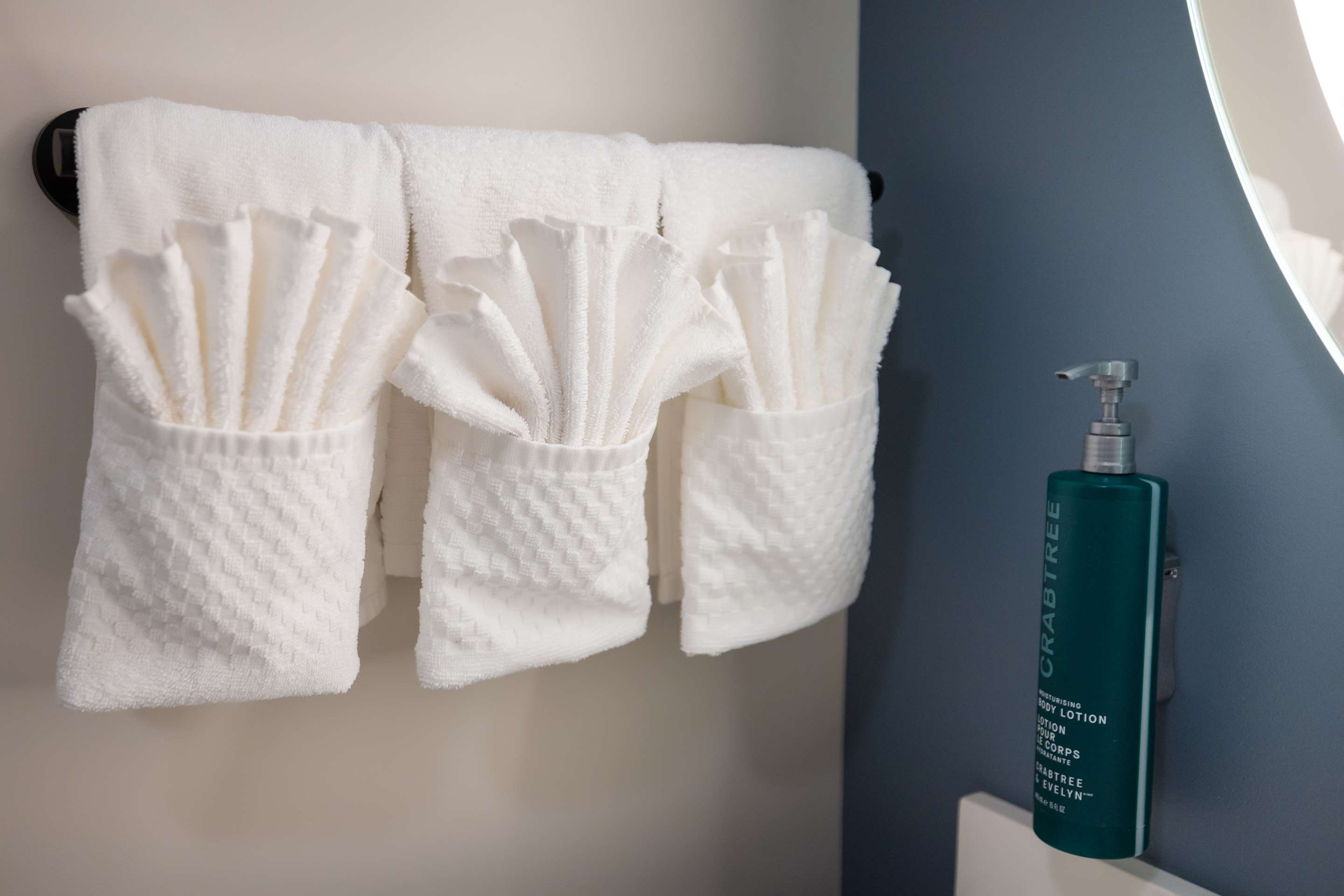 Guest room bath