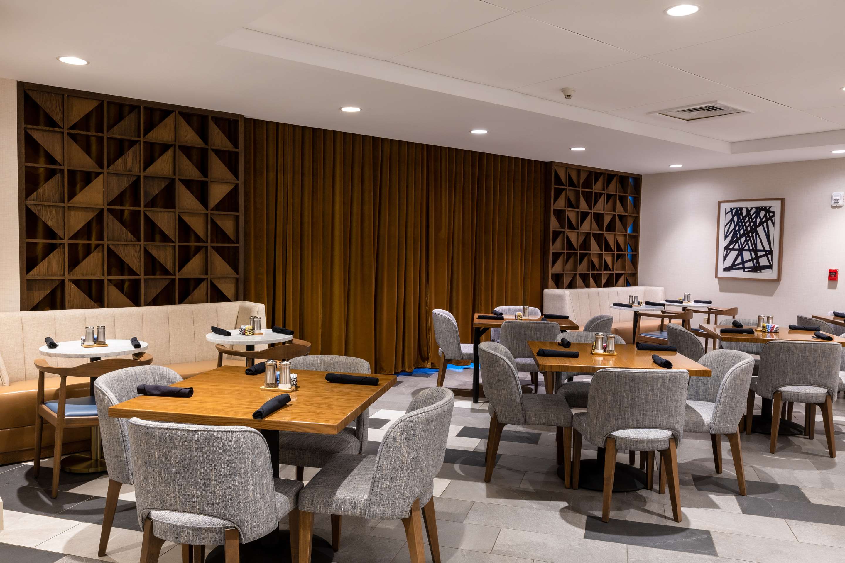 Restaurant | DoubleTree by Hilton Tinton Falls - Eatontown