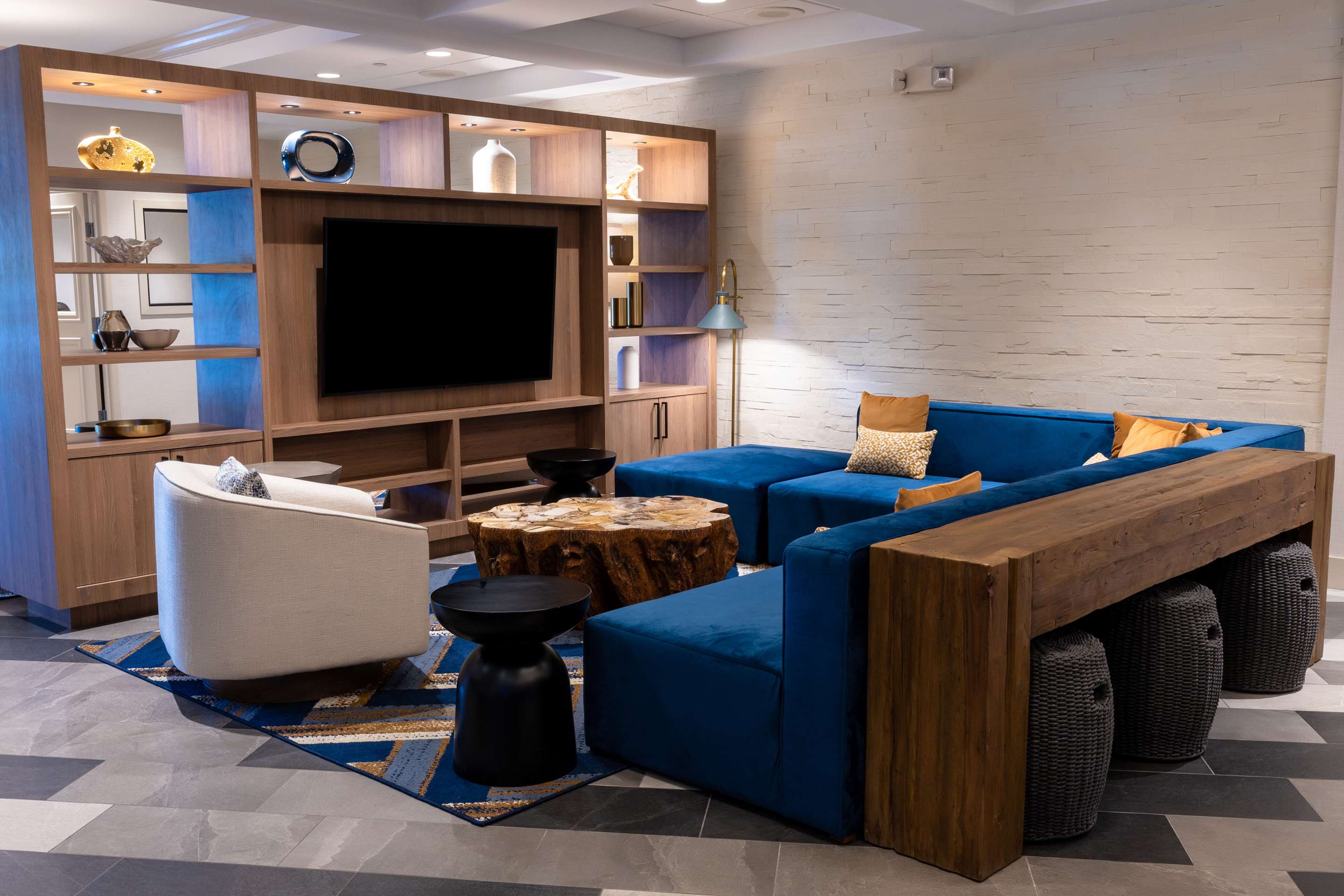Lobby | DoubleTree by Hilton Tinton Falls - Eatontown