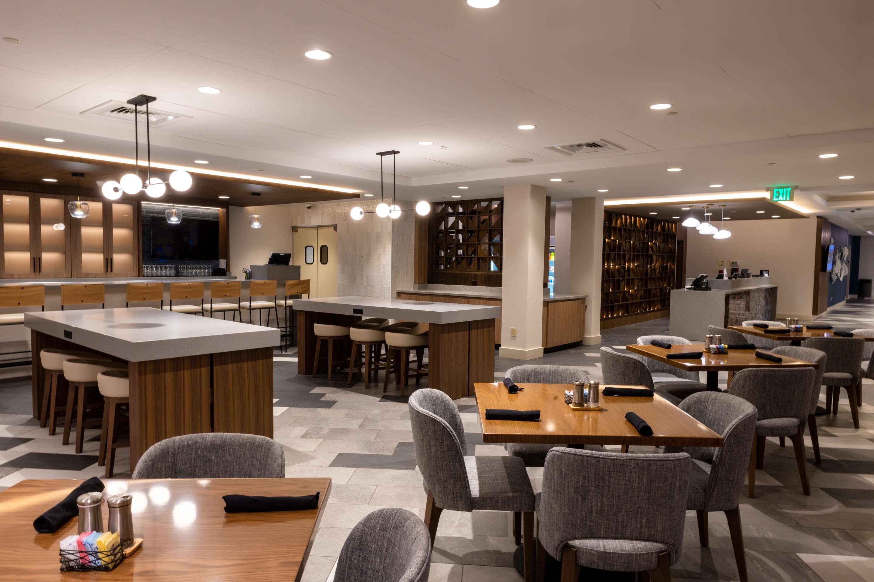 BarLounge | DoubleTree by Hilton Tinton Falls - Eatontown