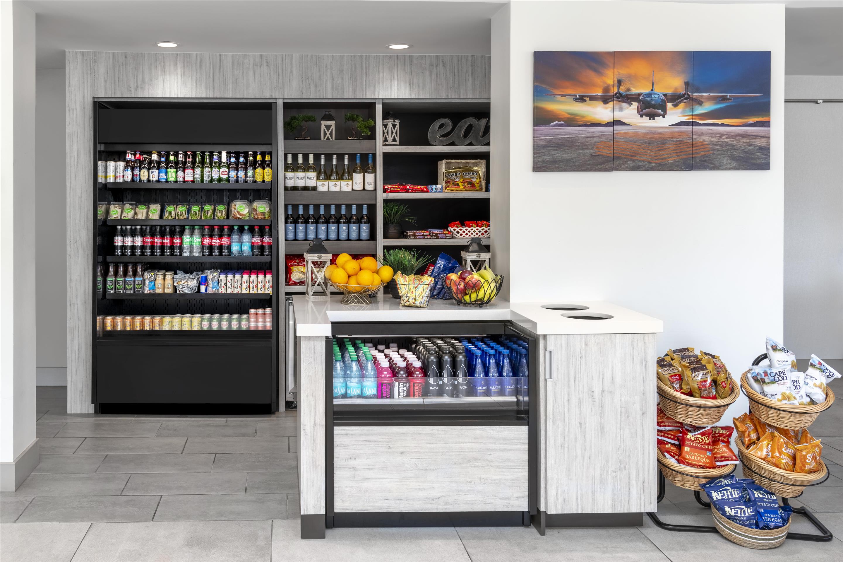 Restaurant | Hilton Garden Inn Queens/JFK Airport
