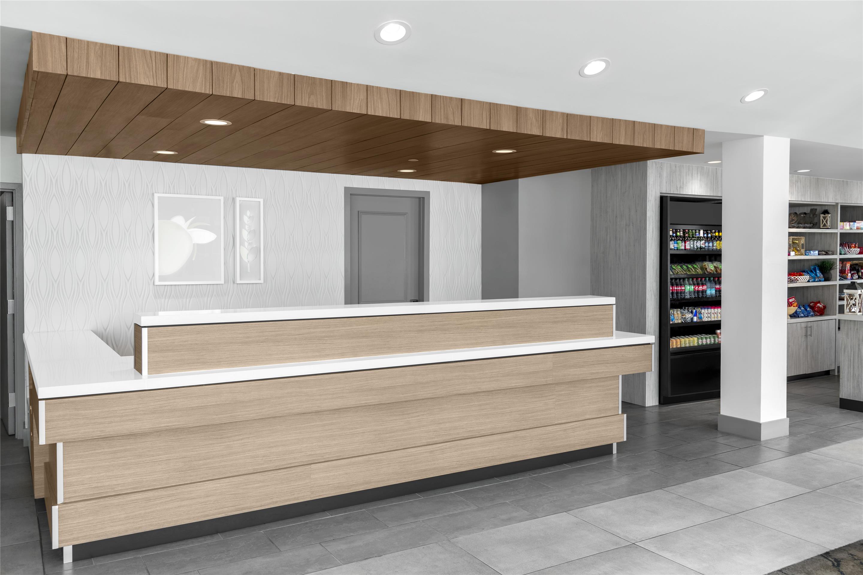 Reception | Hilton Garden Inn Queens/JFK Airport