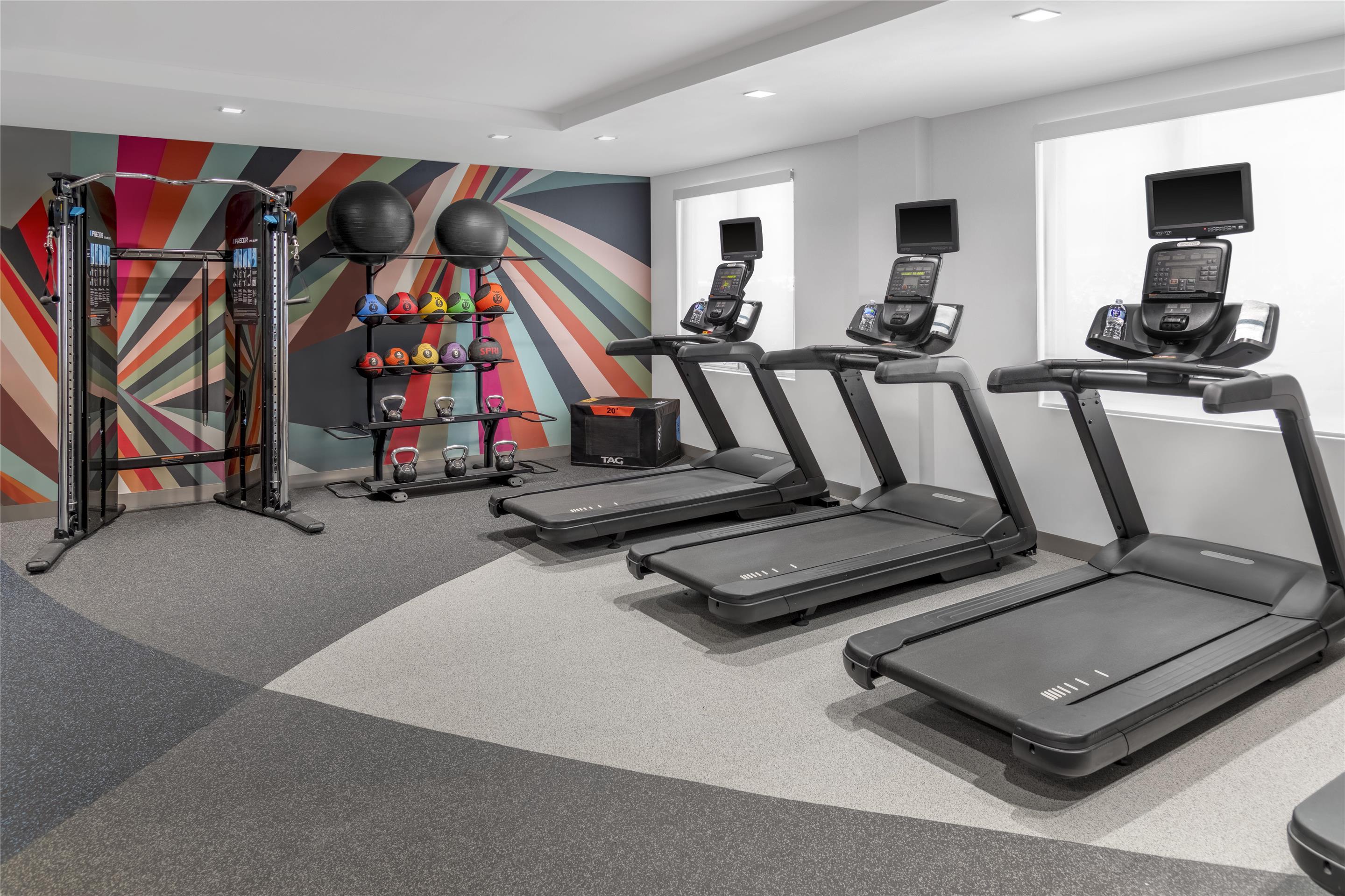 Health club fitness center gym | Hilton Garden Inn Queens/JFK Airport