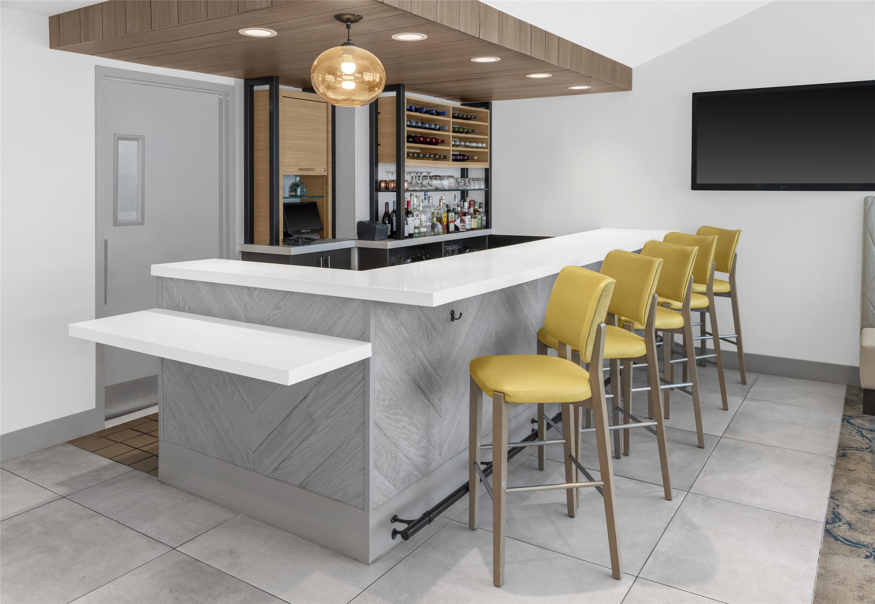 BarLounge | Hilton Garden Inn Queens/JFK Airport