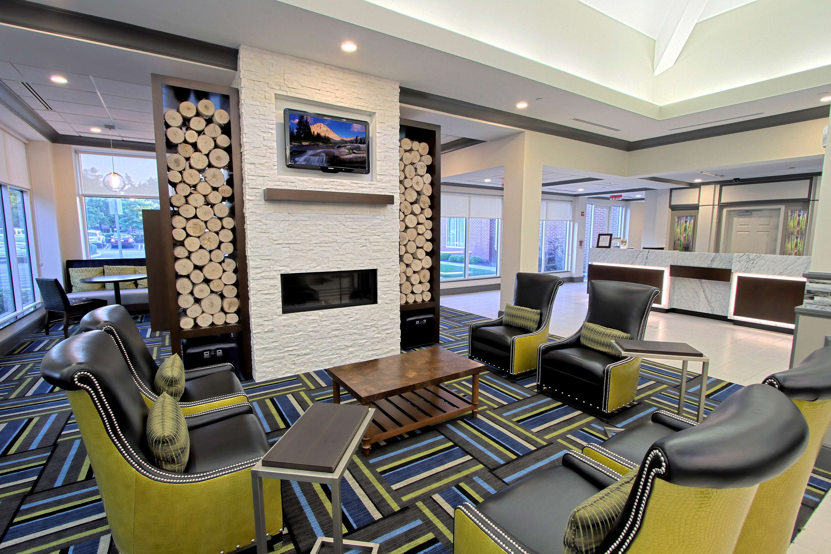Lobby | Hilton Garden Inn Westbury