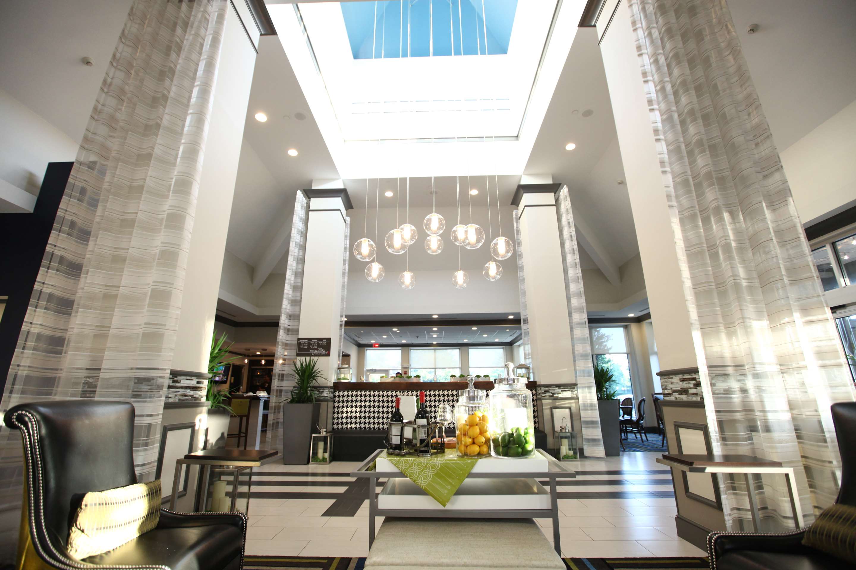 Lobby | Hilton Garden Inn Westbury
