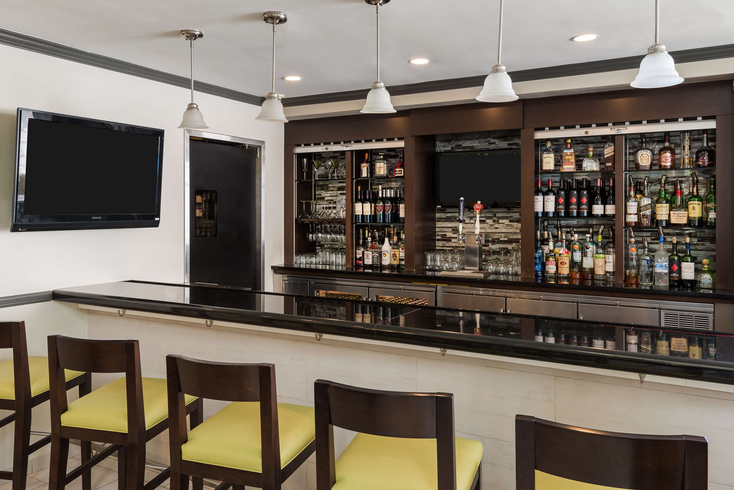 BarLounge | Hilton Garden Inn Westbury