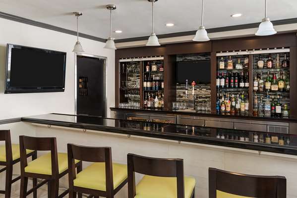 Bar - Hilton Garden Inn Westbury