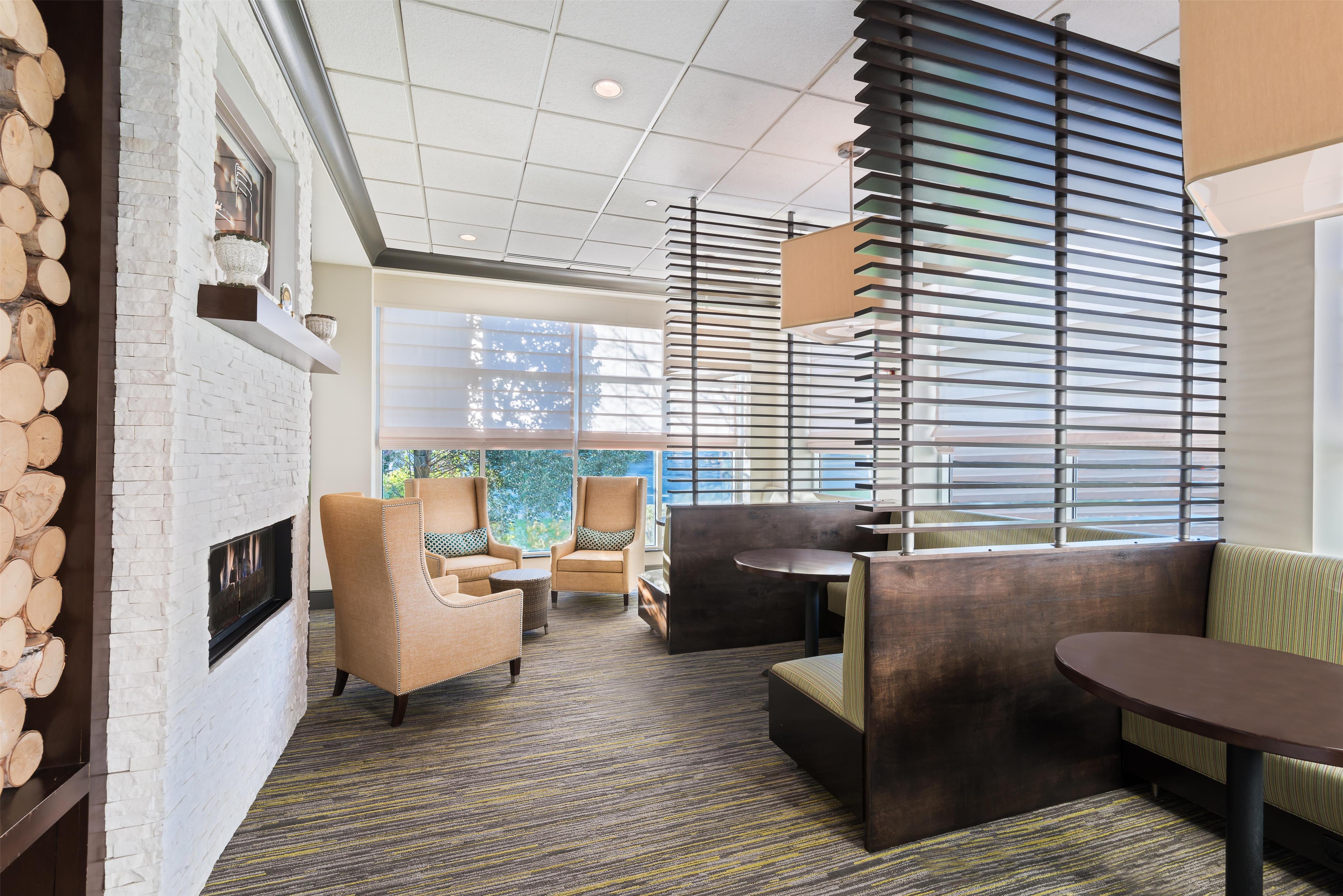 Lobby | Hilton Garden Inn Westbury