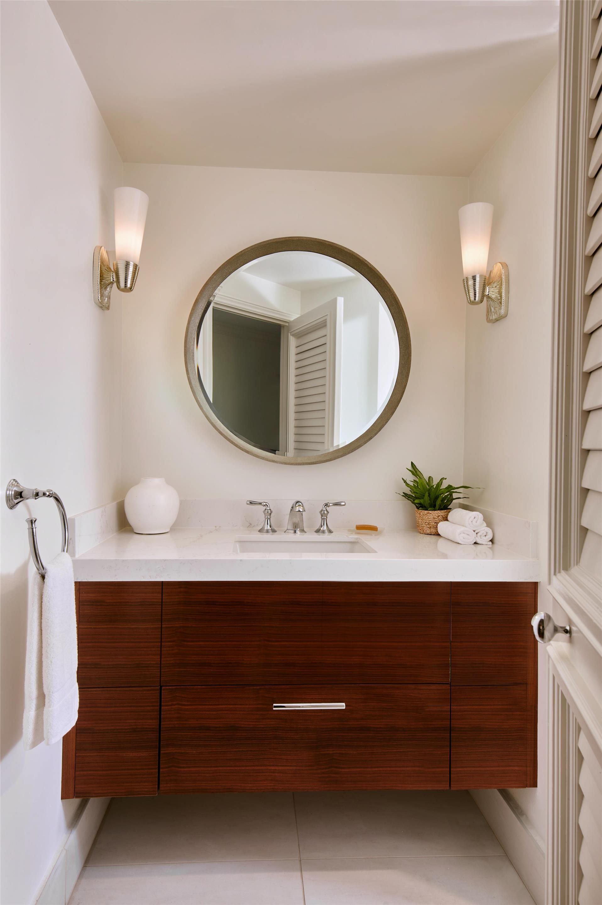 Guest room bath