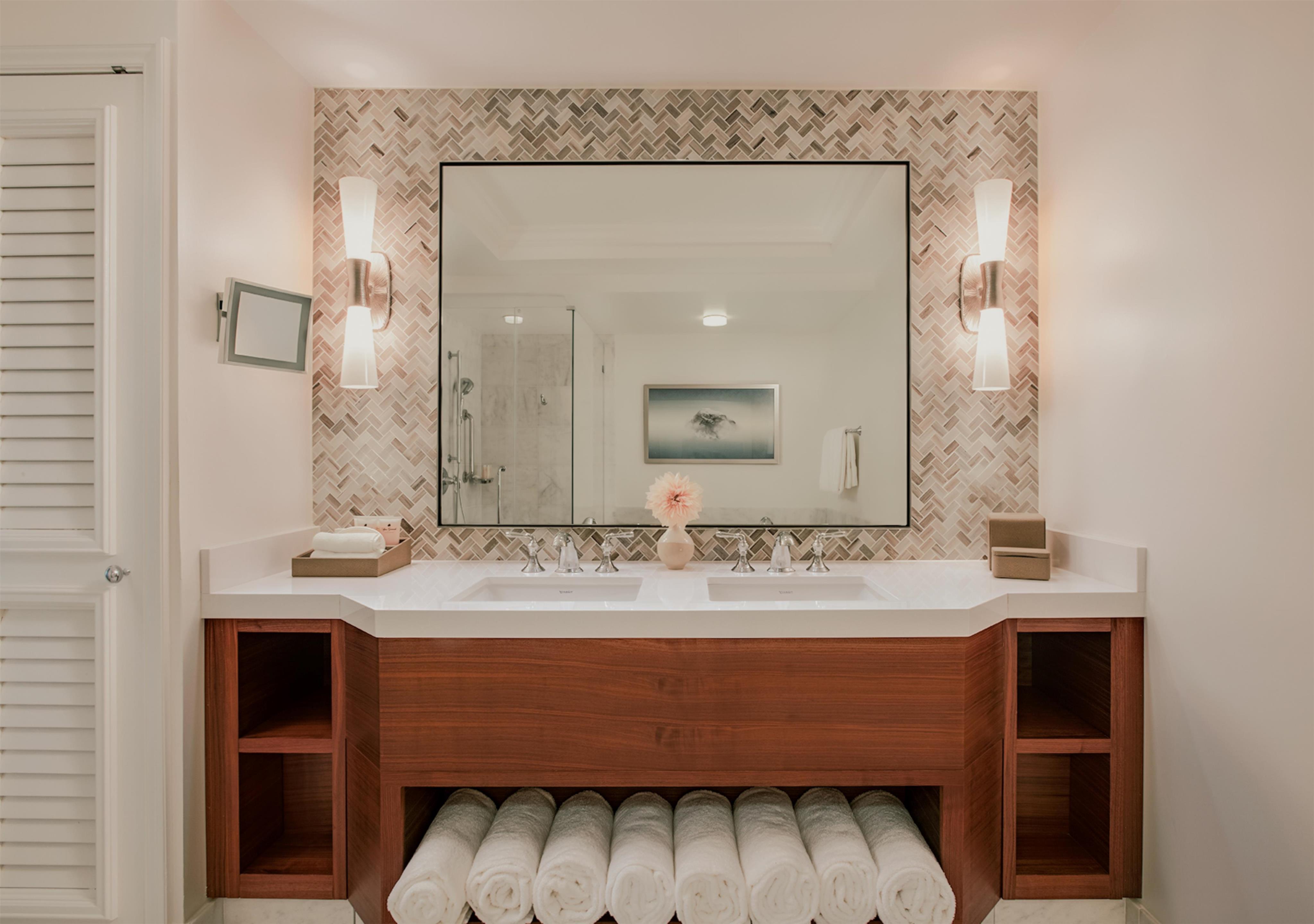Guest room bath