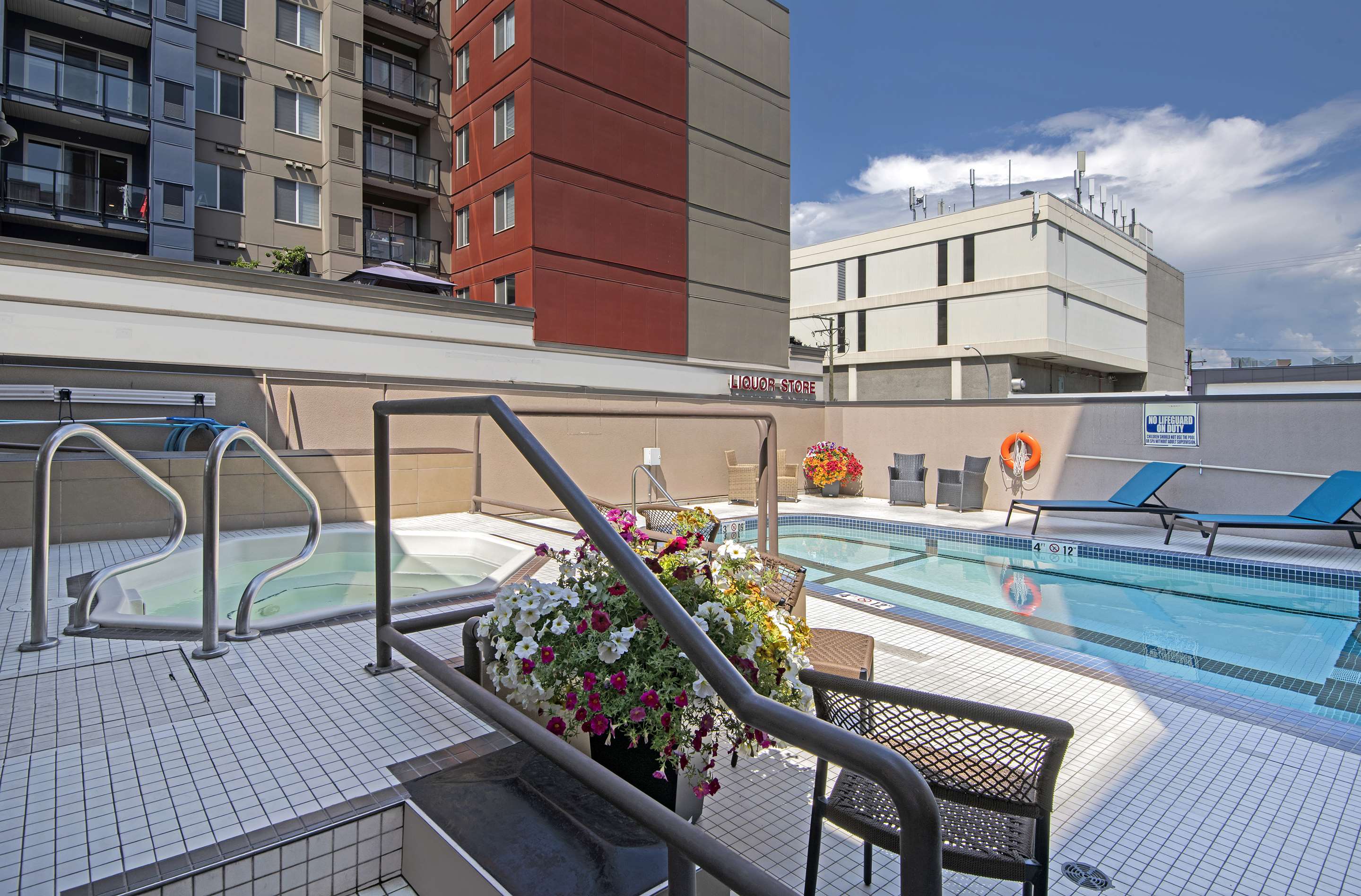 Pool | DoubleTree by Hilton Hotel Kamloops