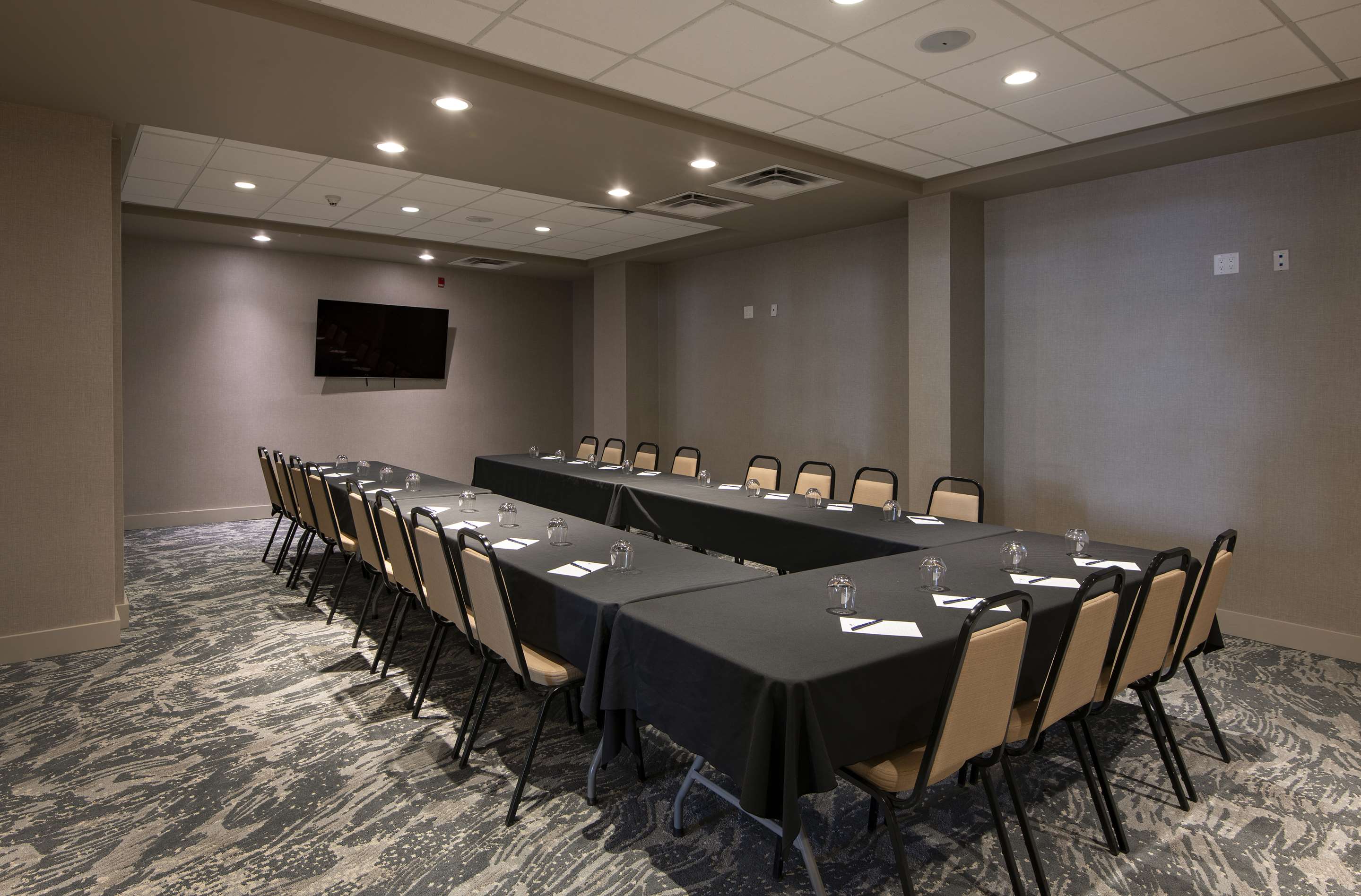 Meeting Room | DoubleTree by Hilton Hotel Kamloops