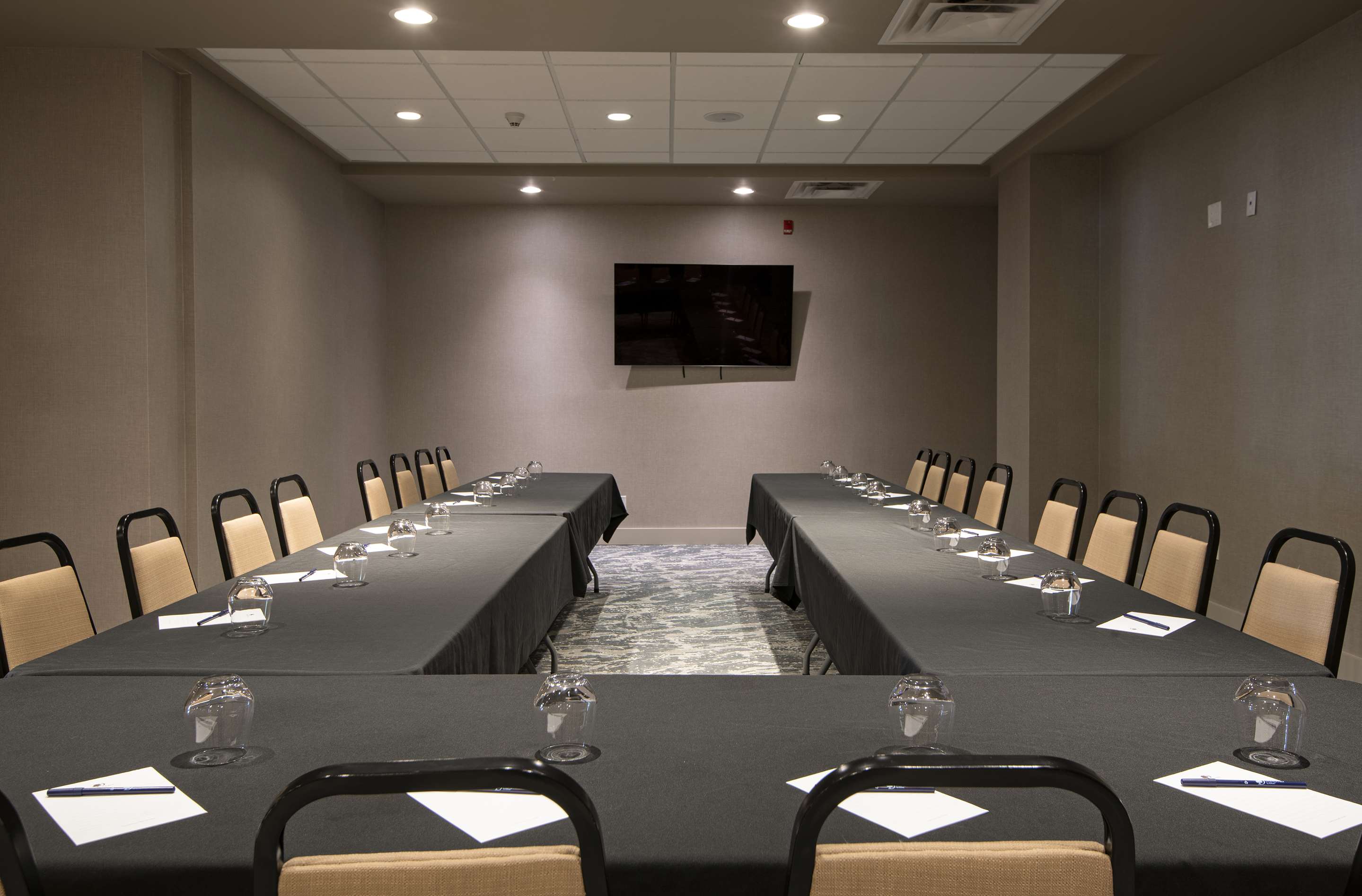 Meeting Room | DoubleTree by Hilton Hotel Kamloops