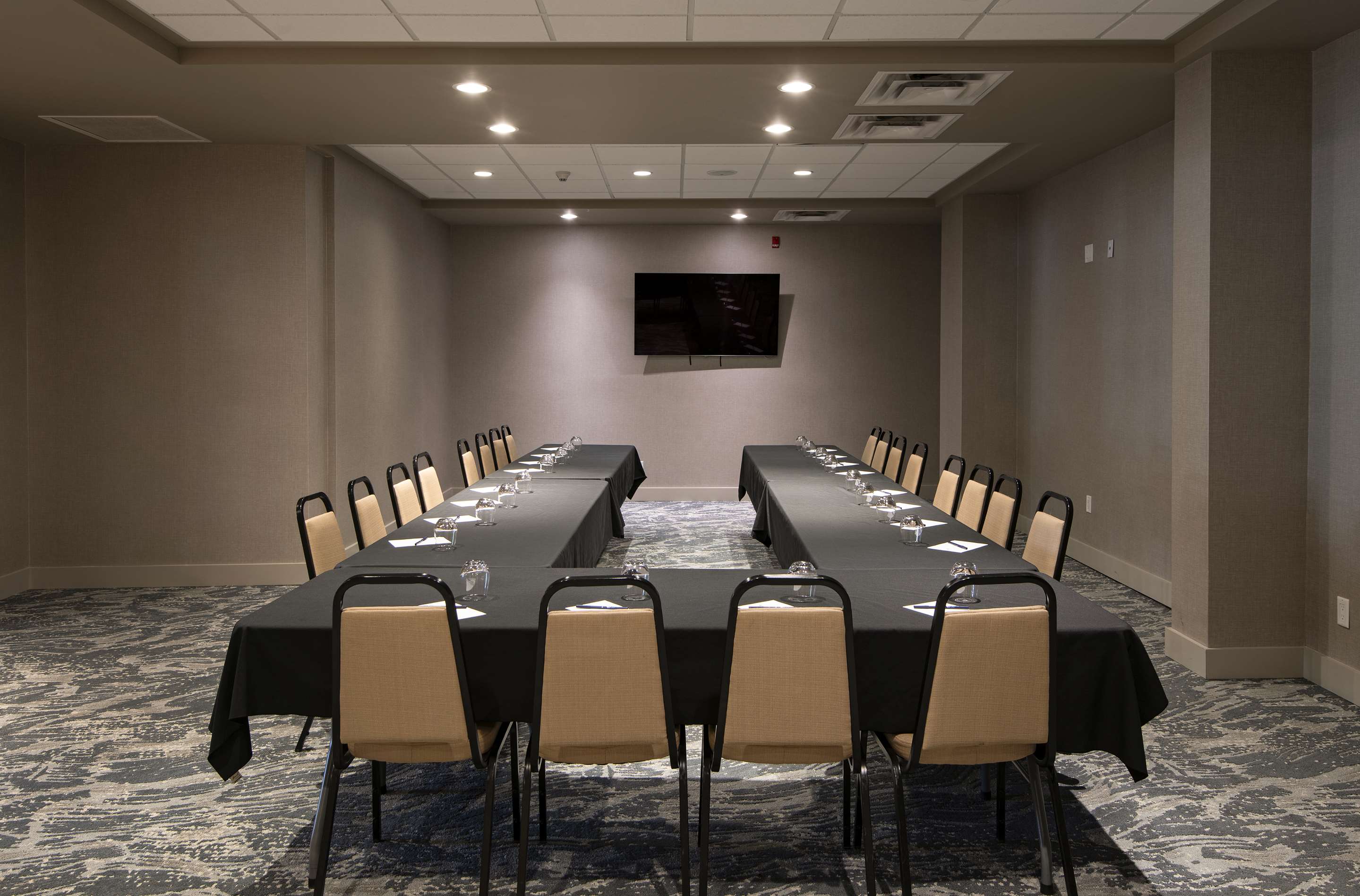 Meeting Room | DoubleTree by Hilton Hotel Kamloops