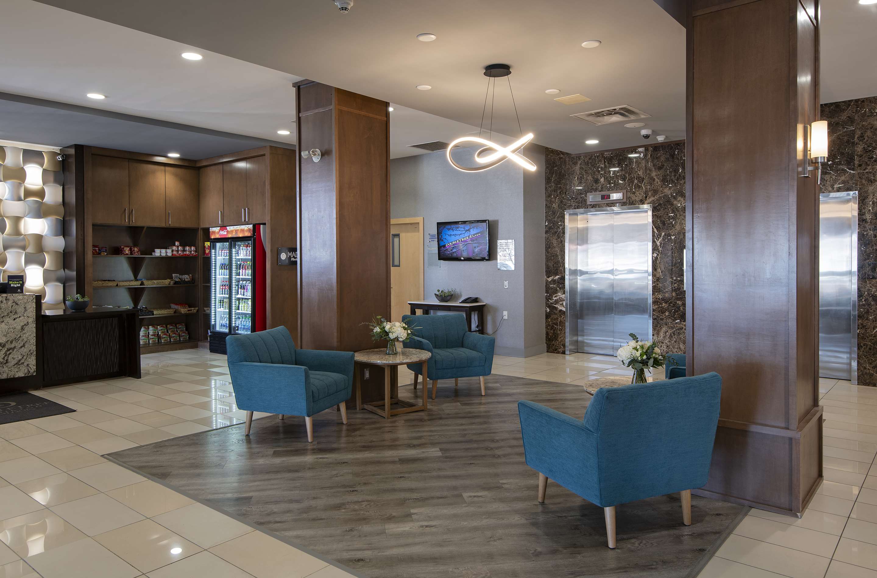 Lobby | DoubleTree by Hilton Hotel Kamloops