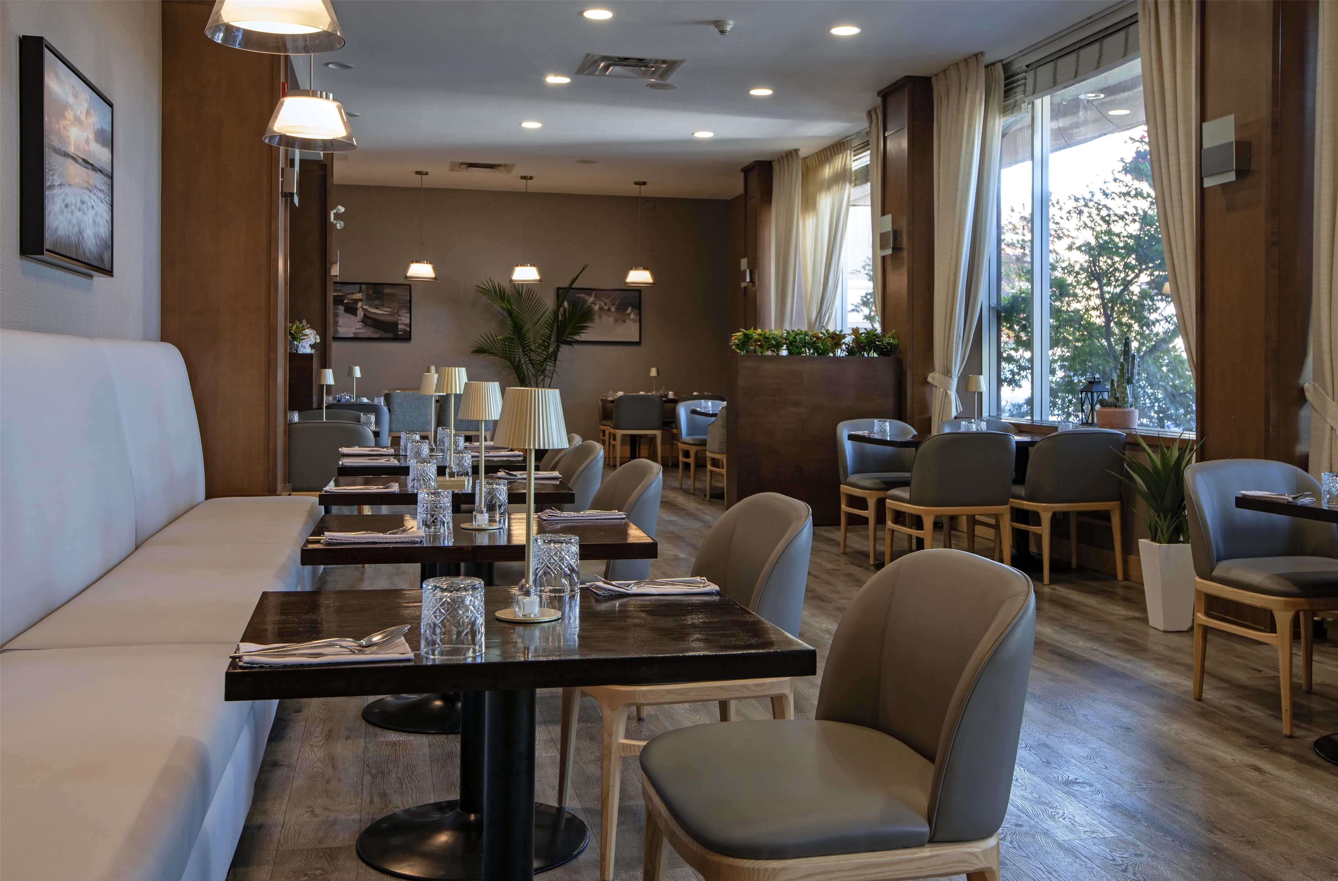 Restaurant | DoubleTree by Hilton Hotel Kamloops
