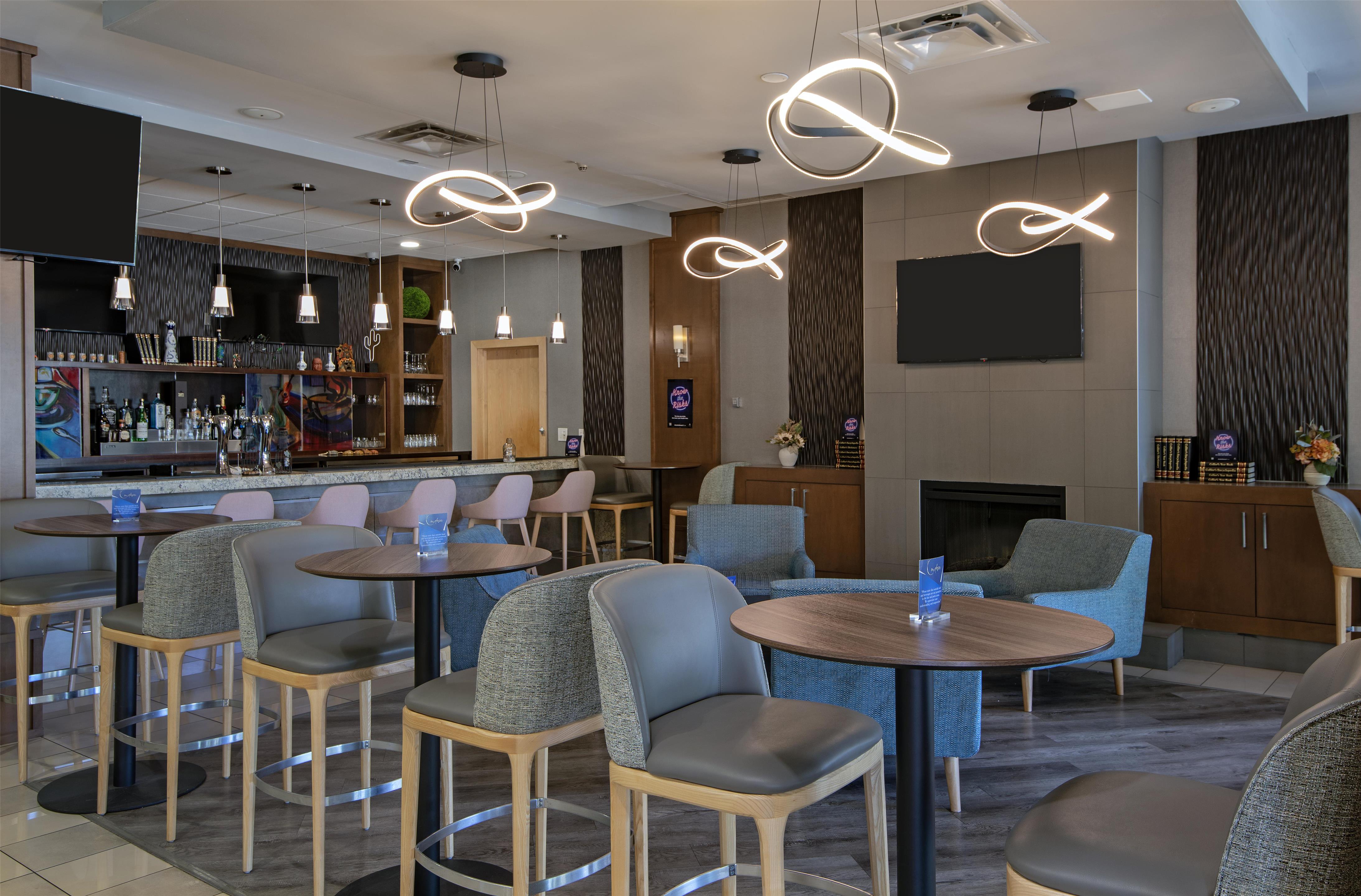 BarLounge | DoubleTree by Hilton Hotel Kamloops