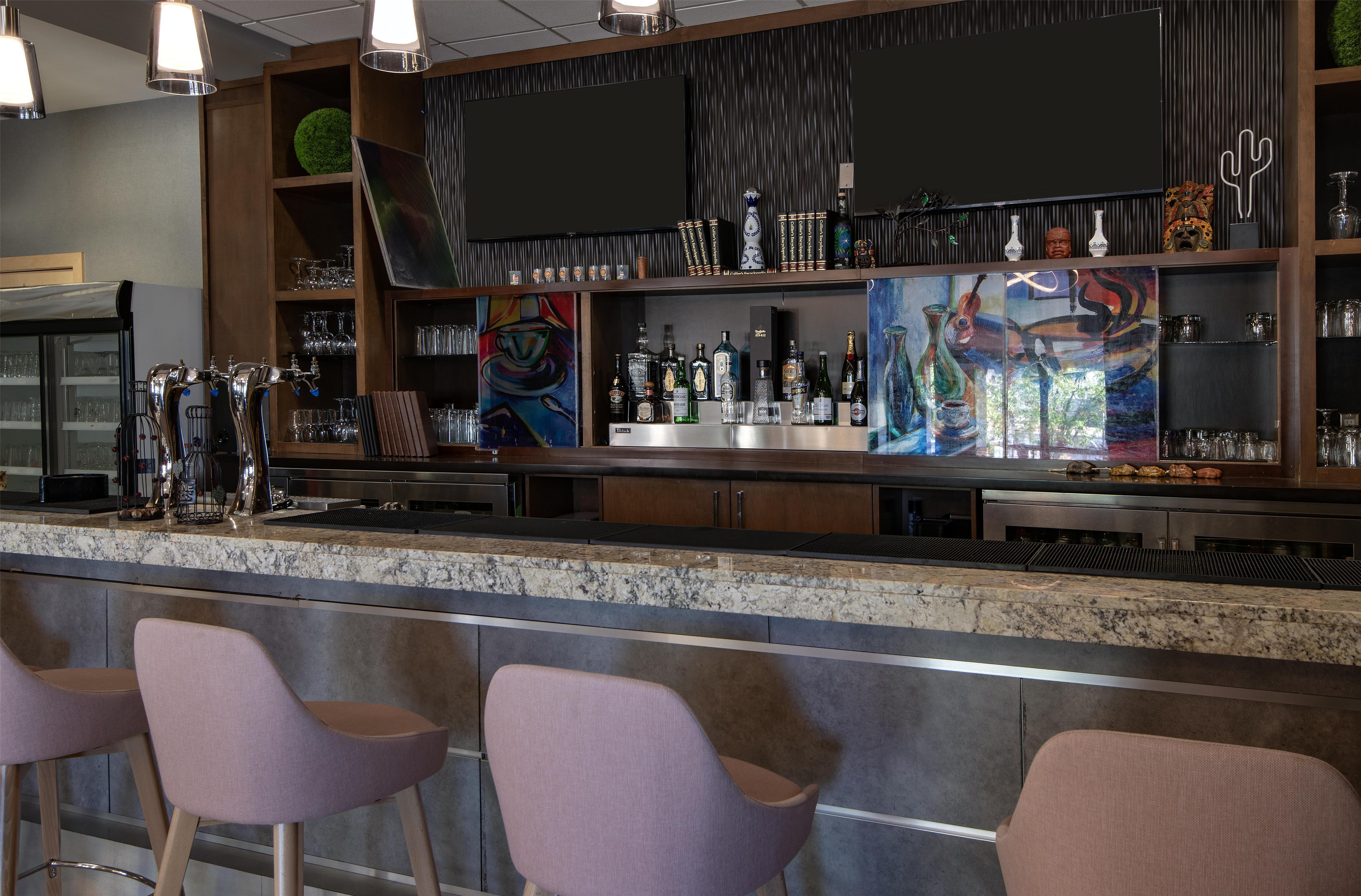 BarLounge | DoubleTree by Hilton Hotel Kamloops
