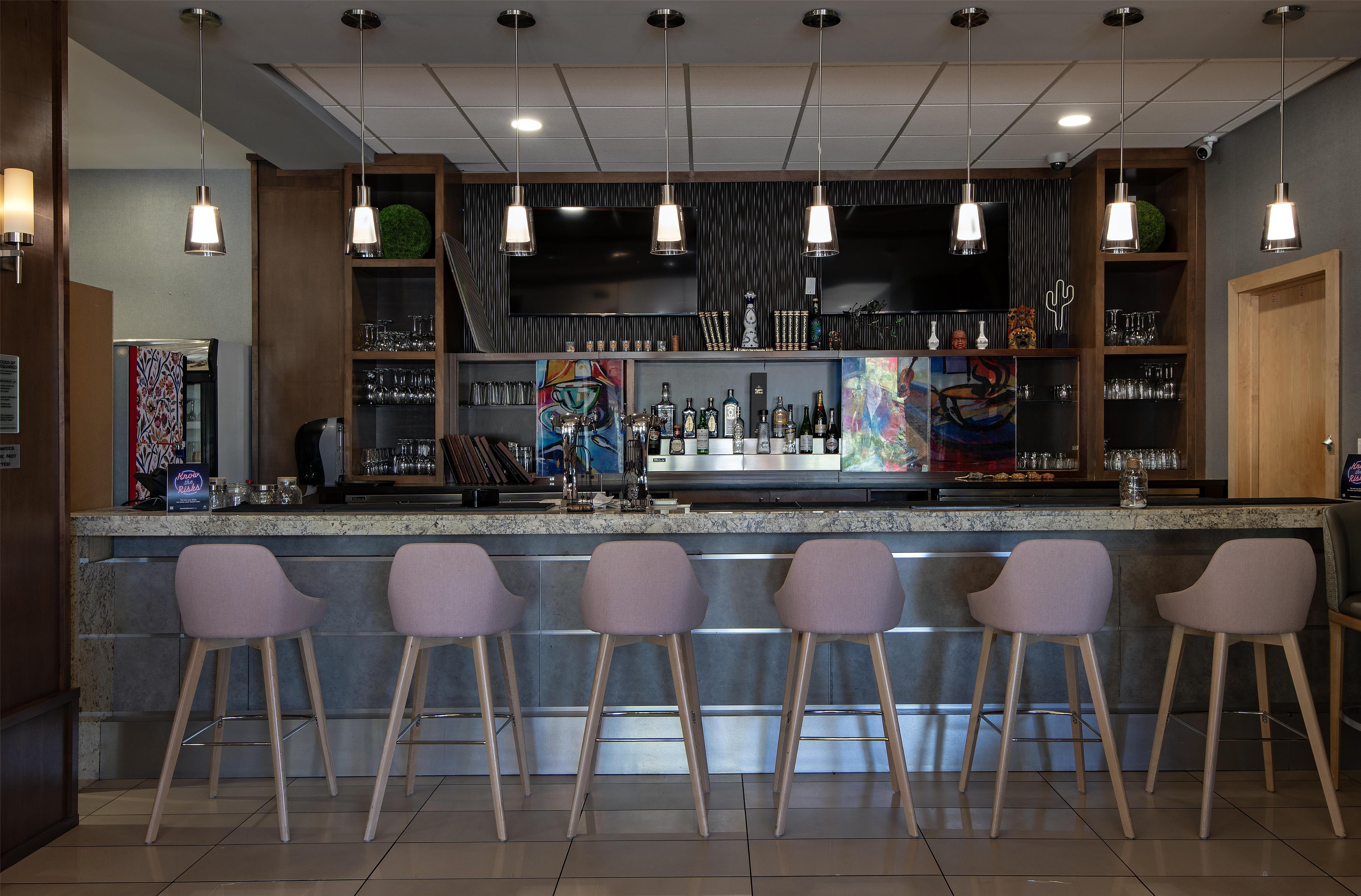 BarLounge | DoubleTree by Hilton Hotel Kamloops