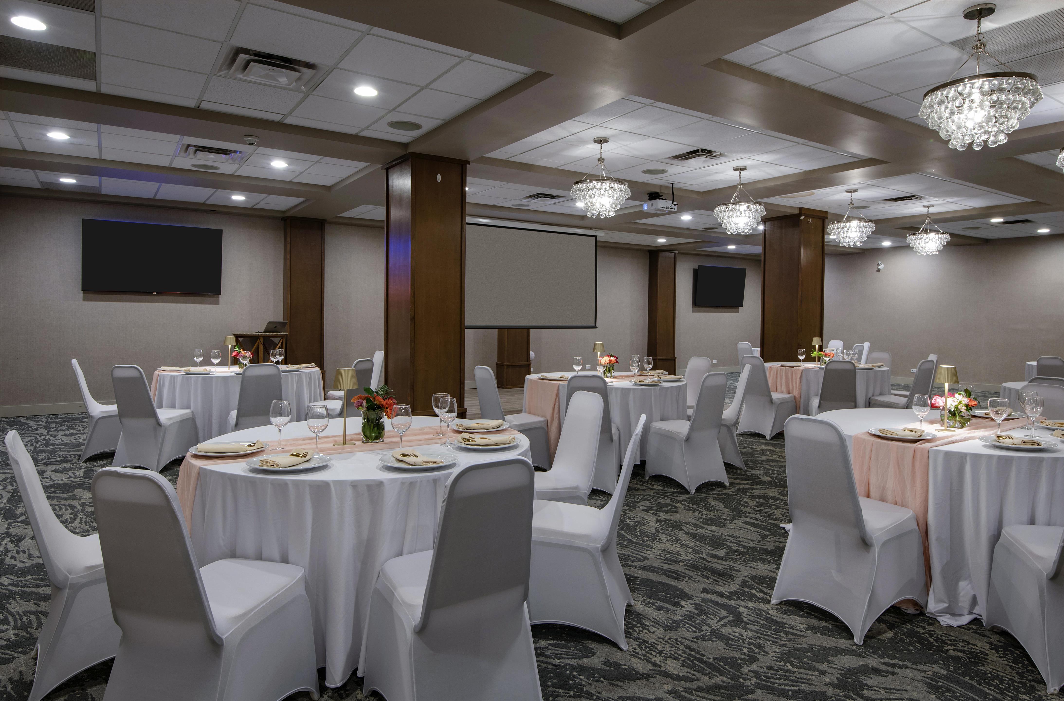 Meeting Room | DoubleTree by Hilton Hotel Kamloops