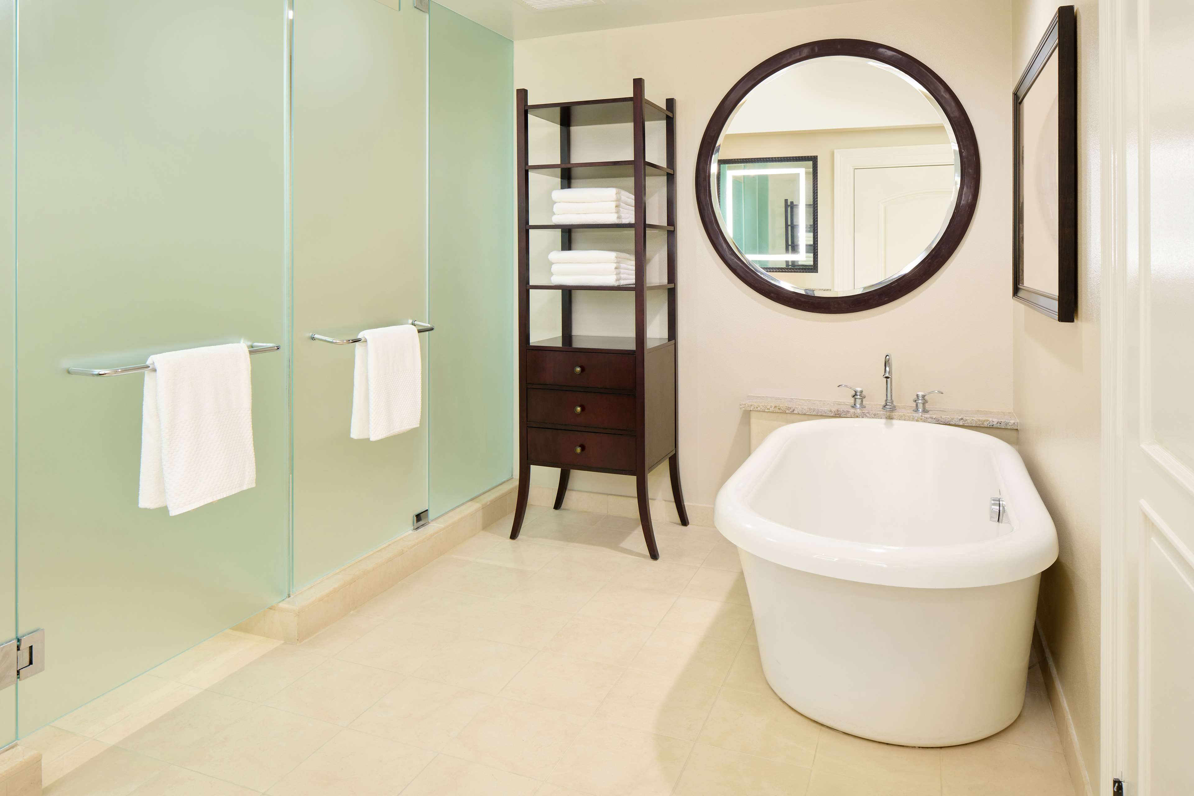 Kings' Land by Hilton Grand Vacations Room Type - 1 BDRM DLX RESORTVW 2DBL