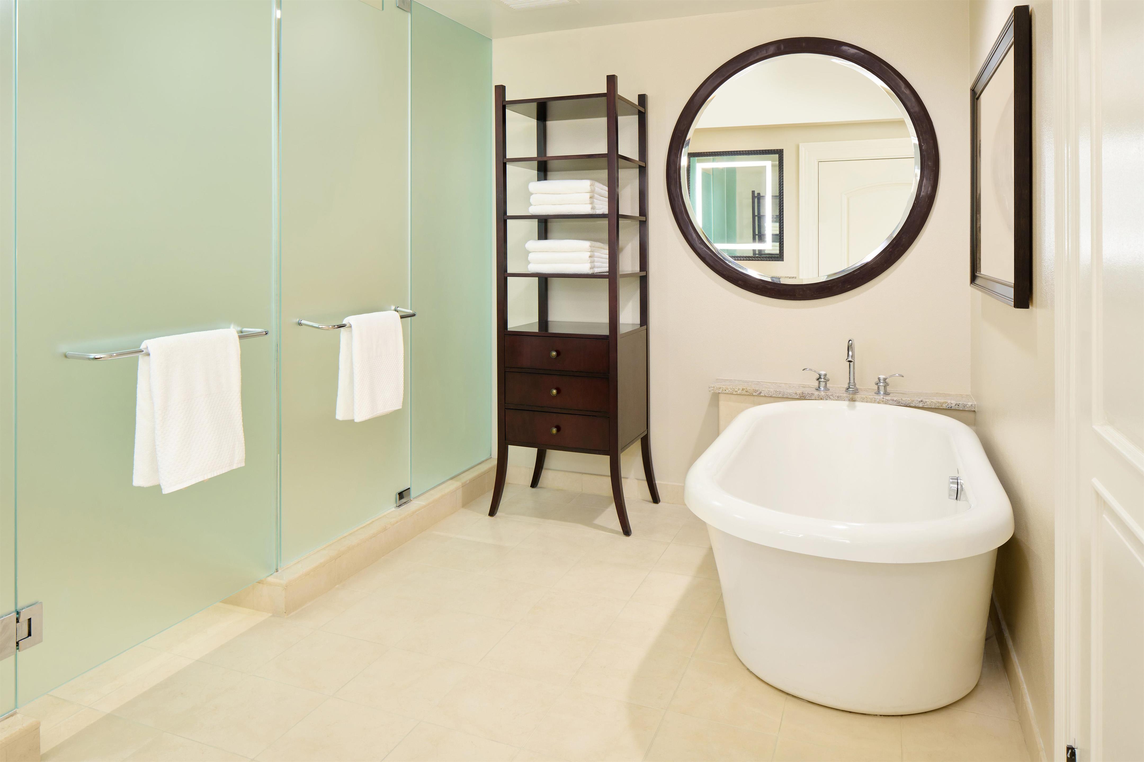 Guest room bath