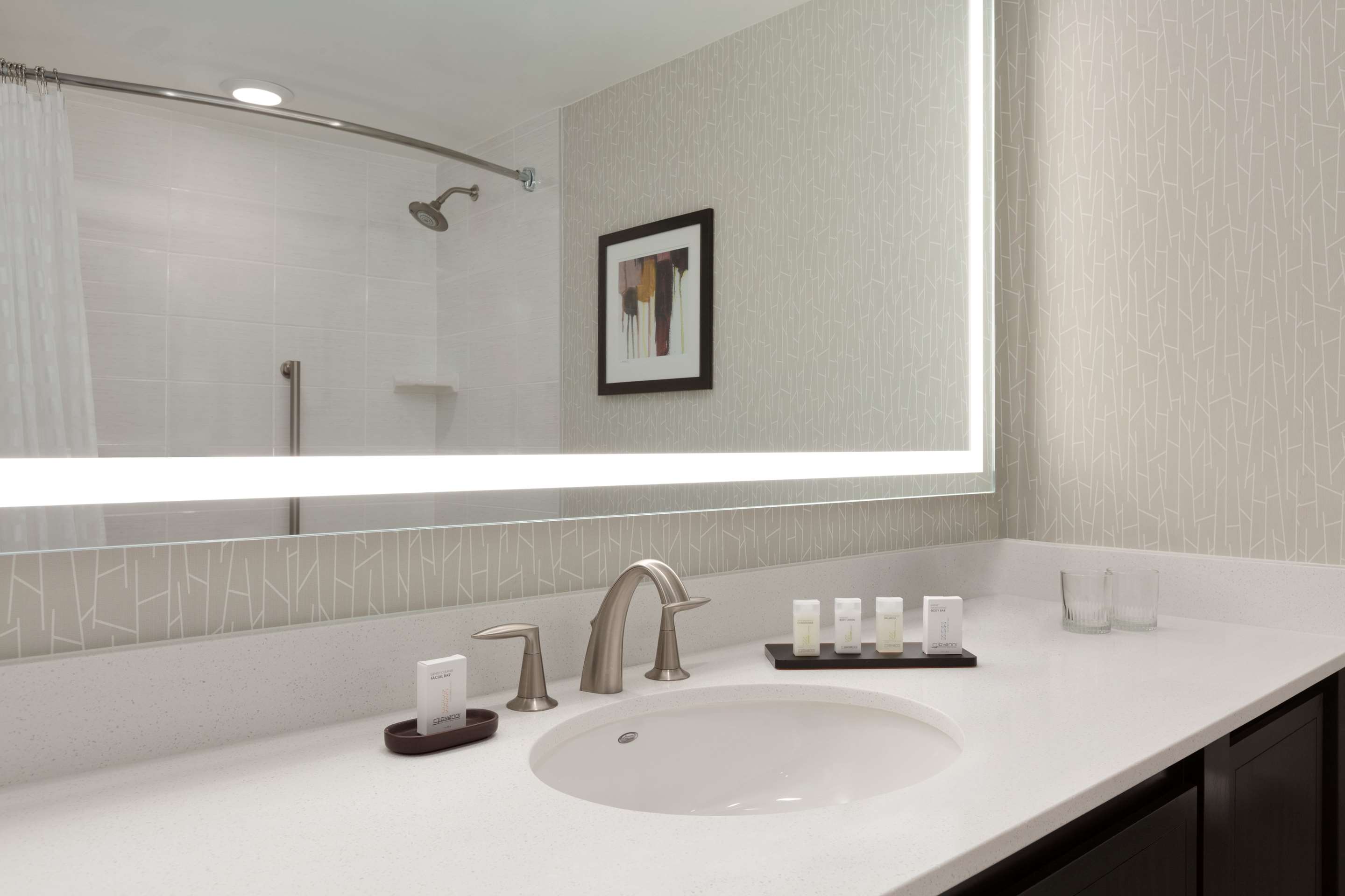 Guest room bath