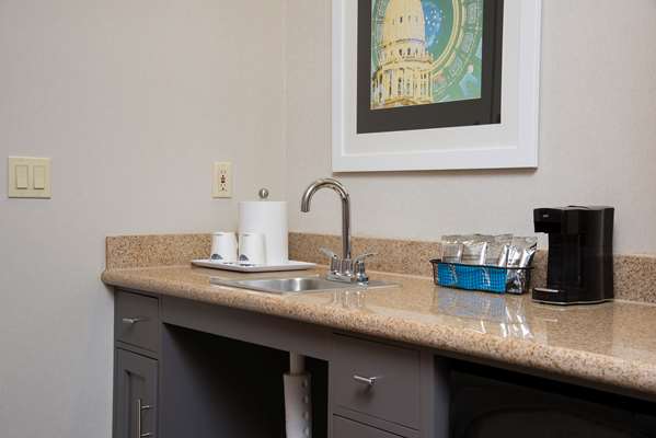  - Hampton Inn & Suites Okemos