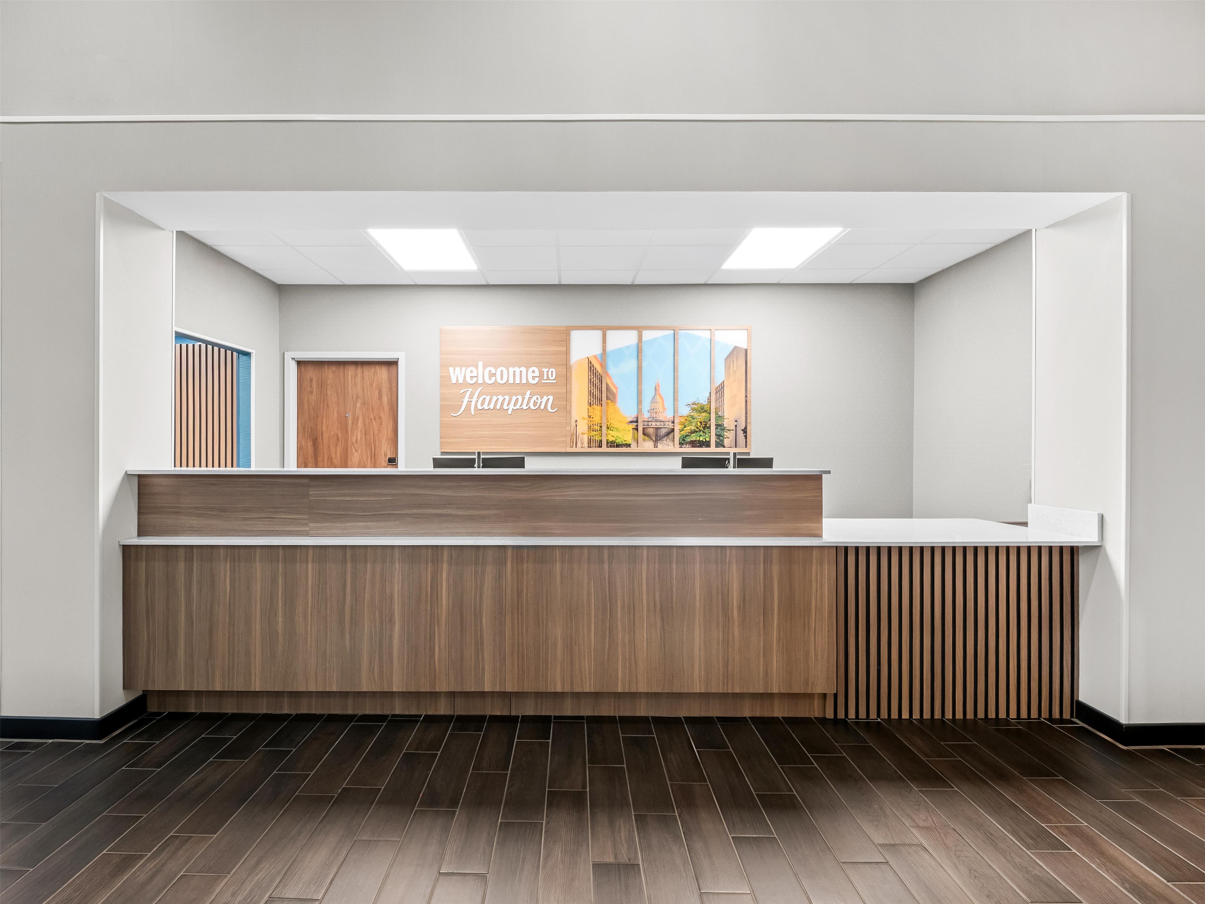 Reception | Hampton Inn & Suites East Lansing/Okemos