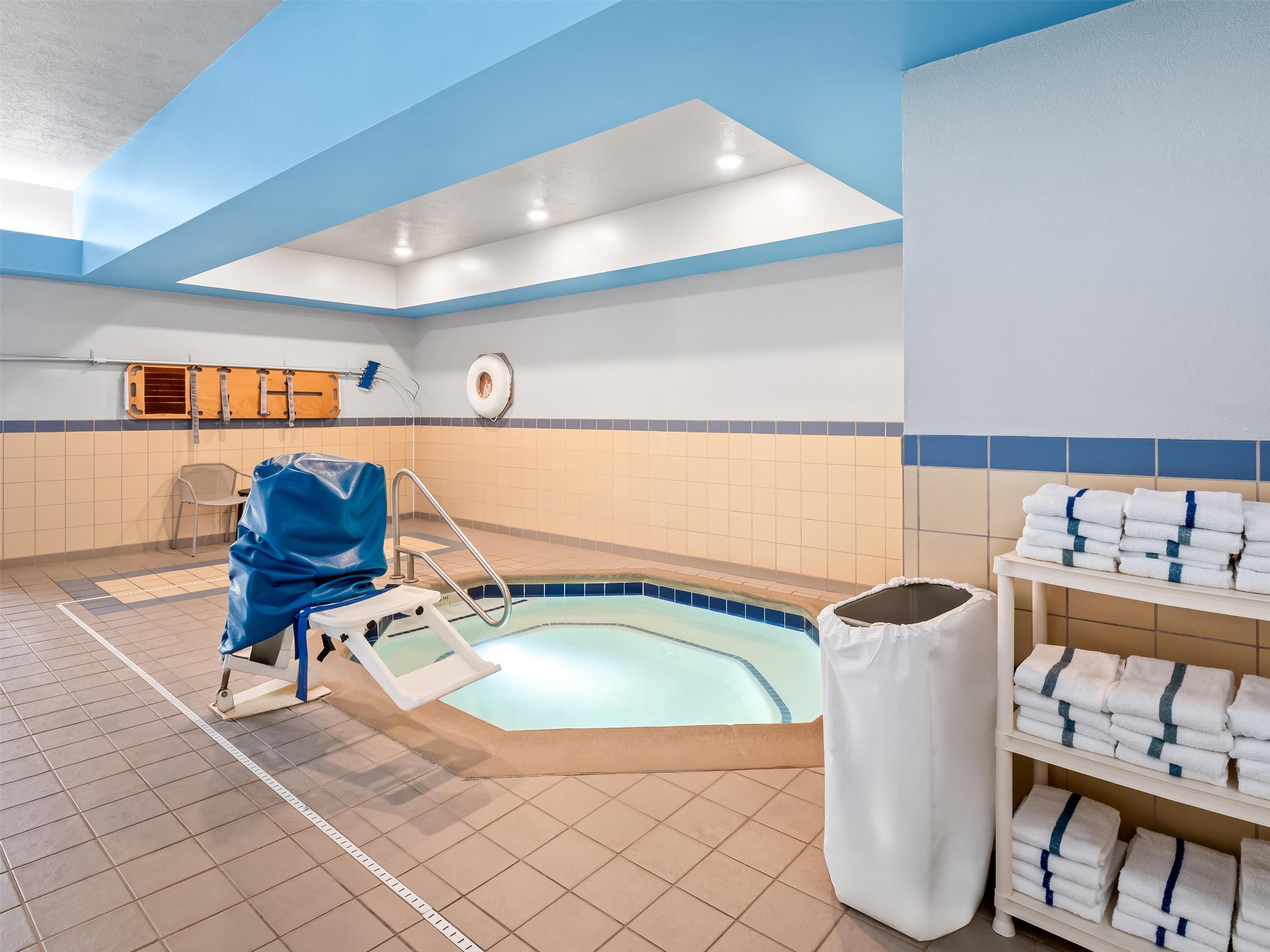 Pool | Hampton Inn & Suites East Lansing/Okemos