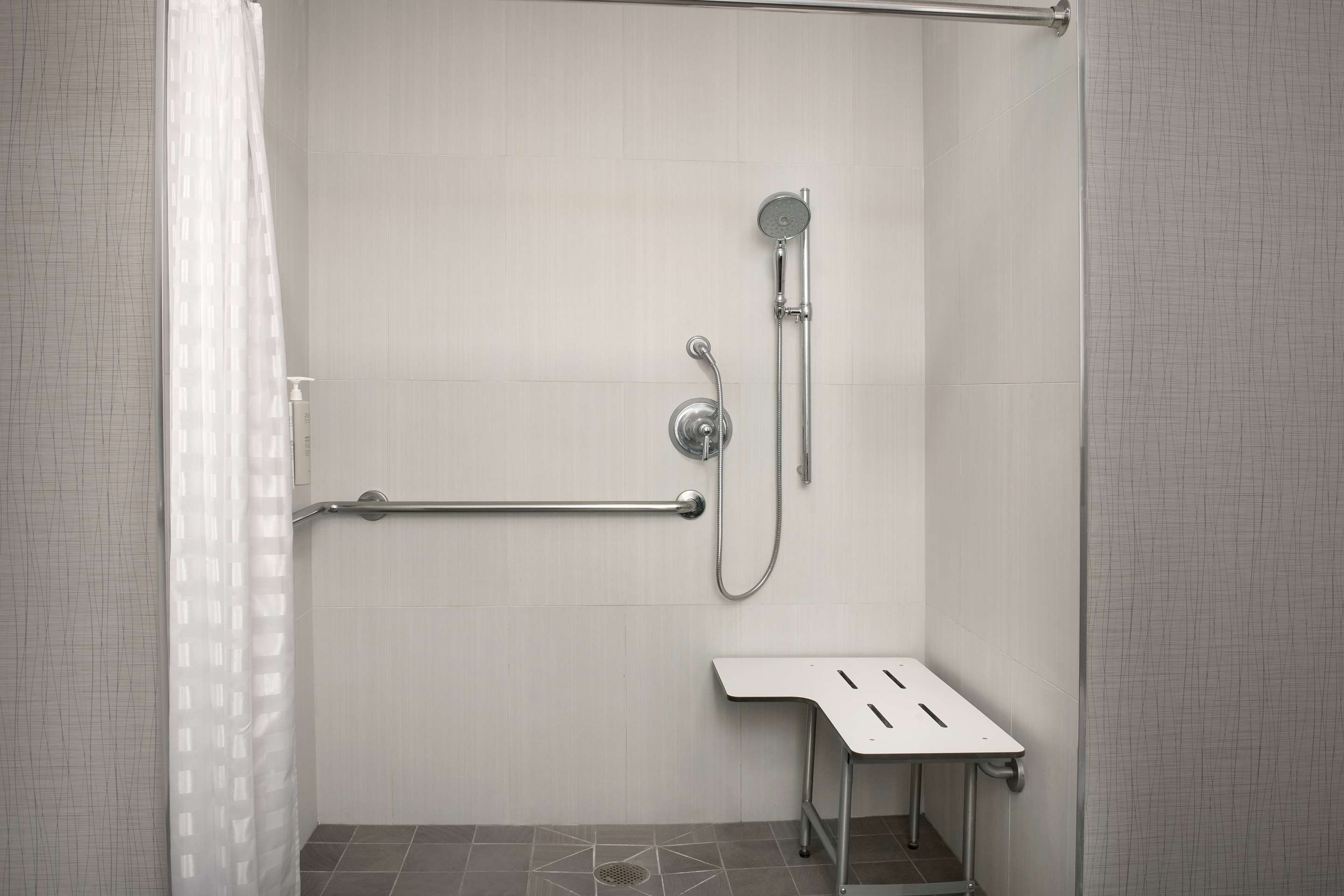 Guest room bath