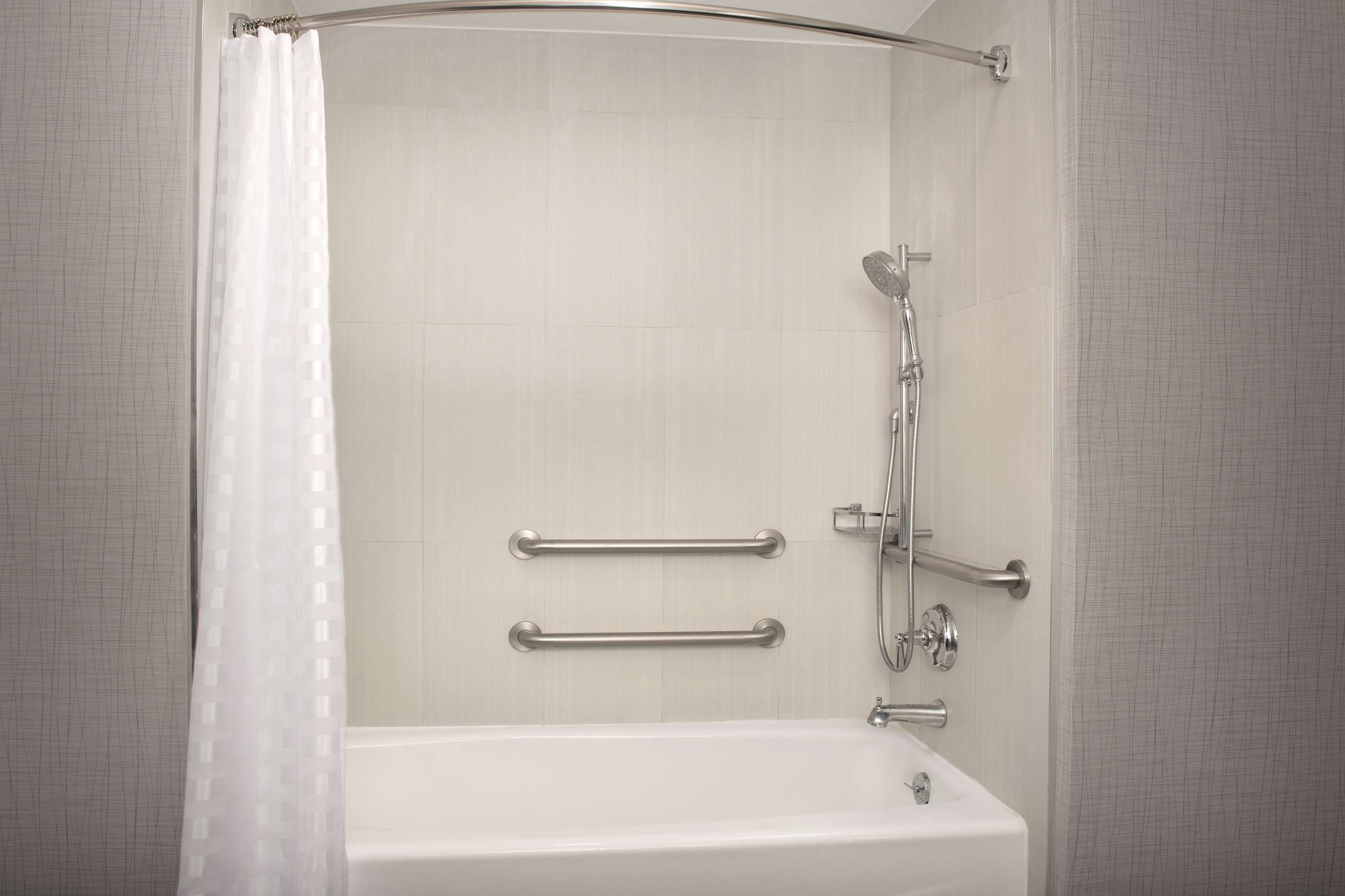 Guest room bath