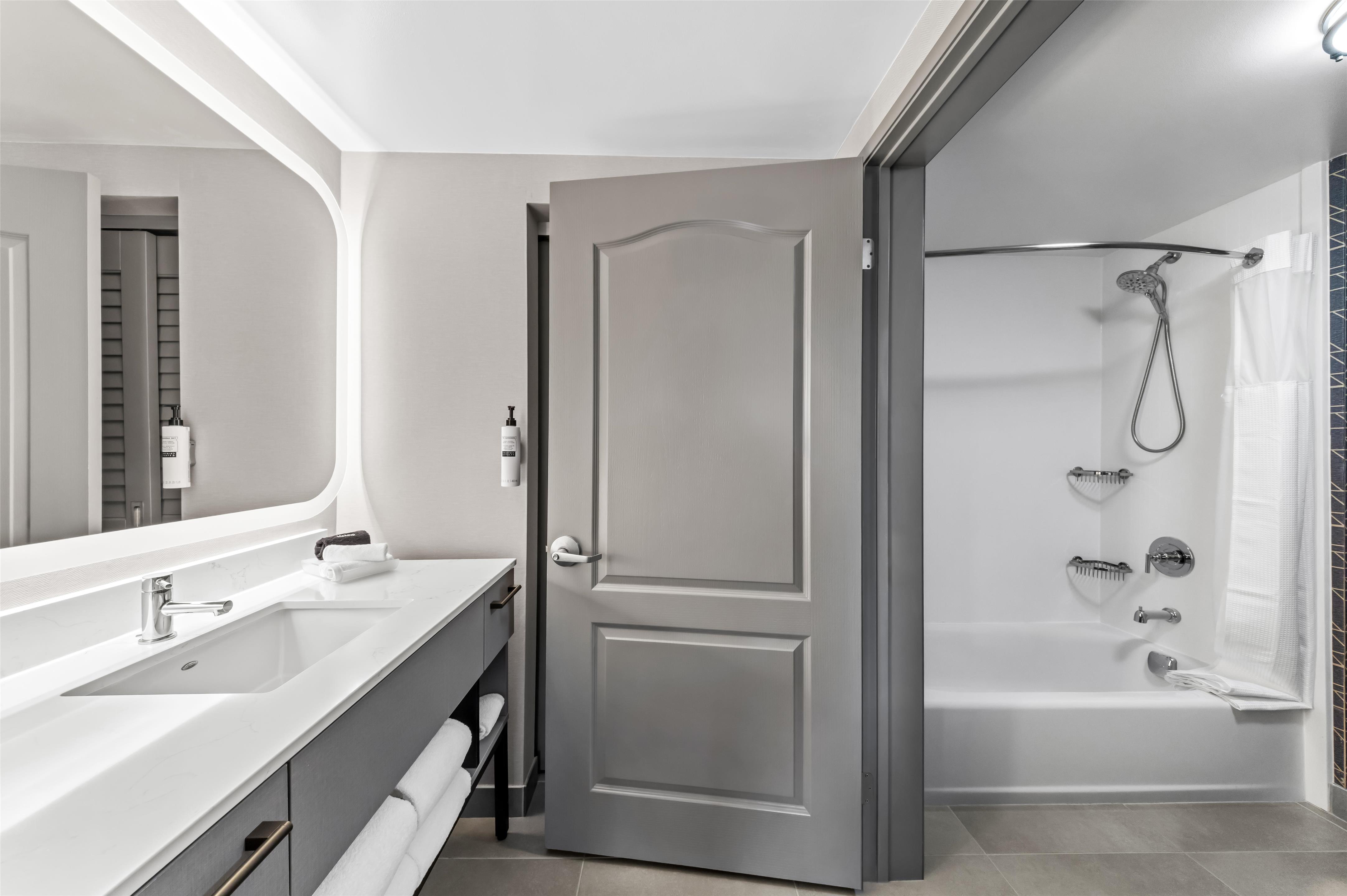 Guest room bath