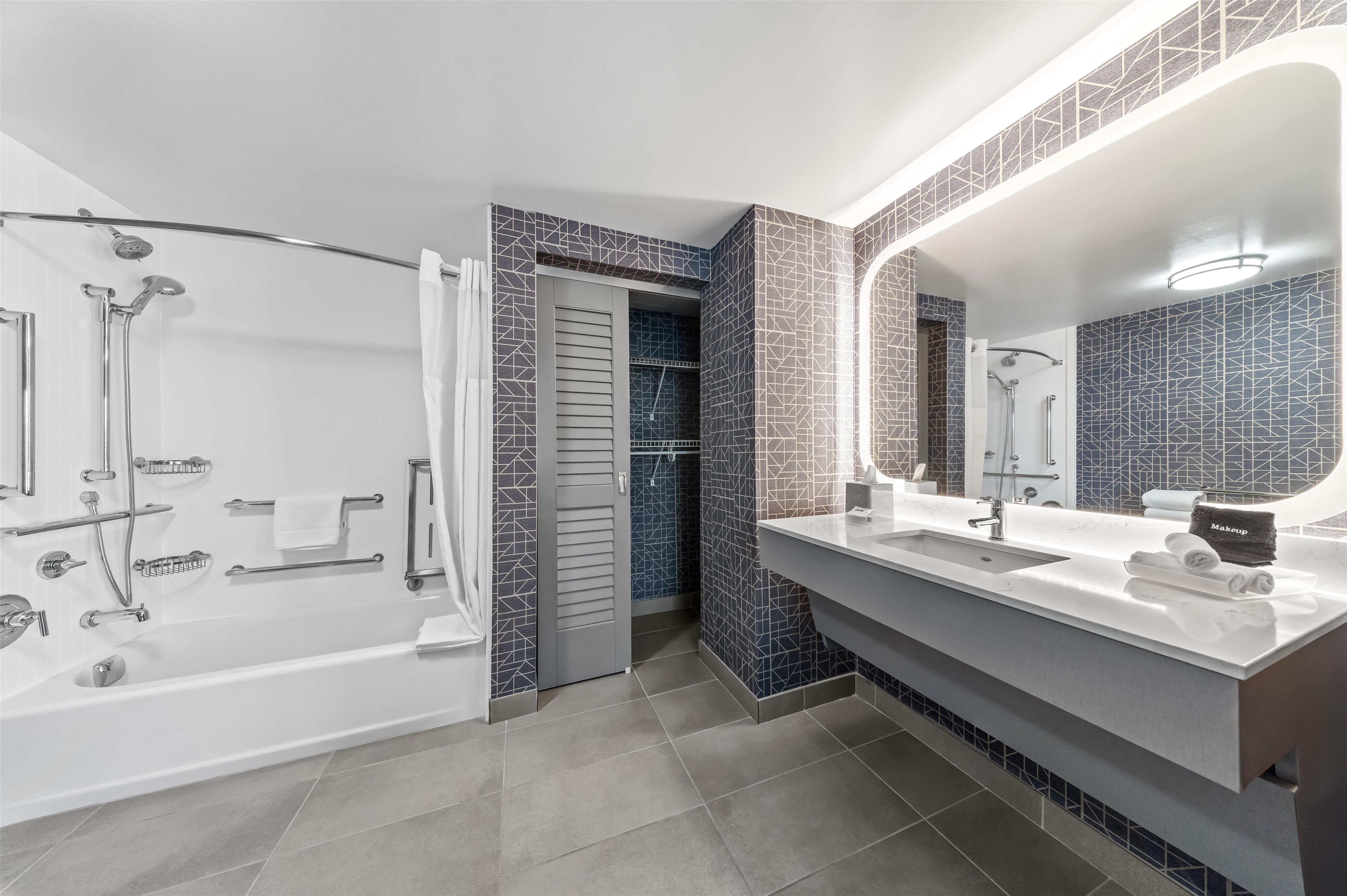 Guest room bath