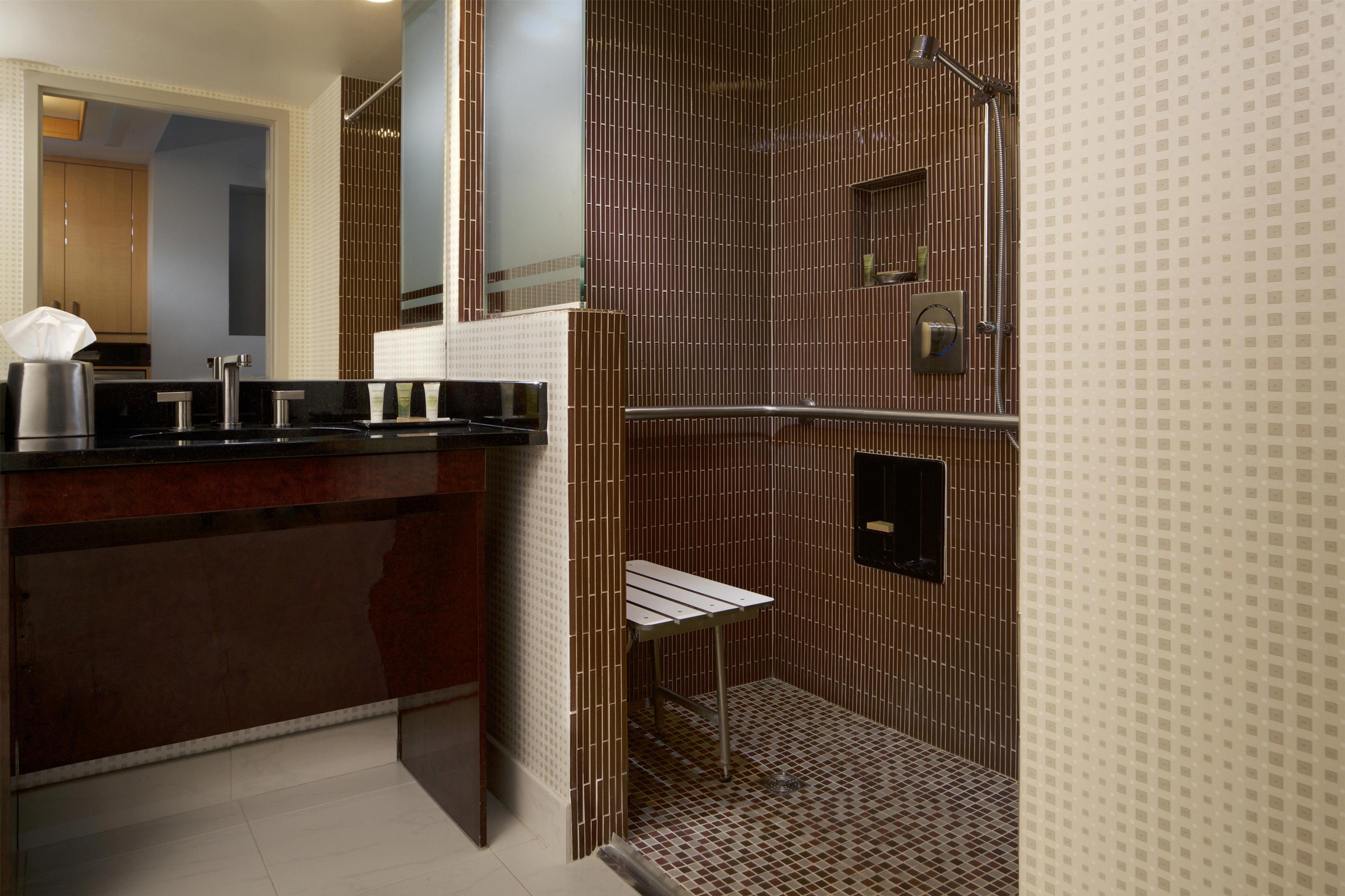 Guest room bath
