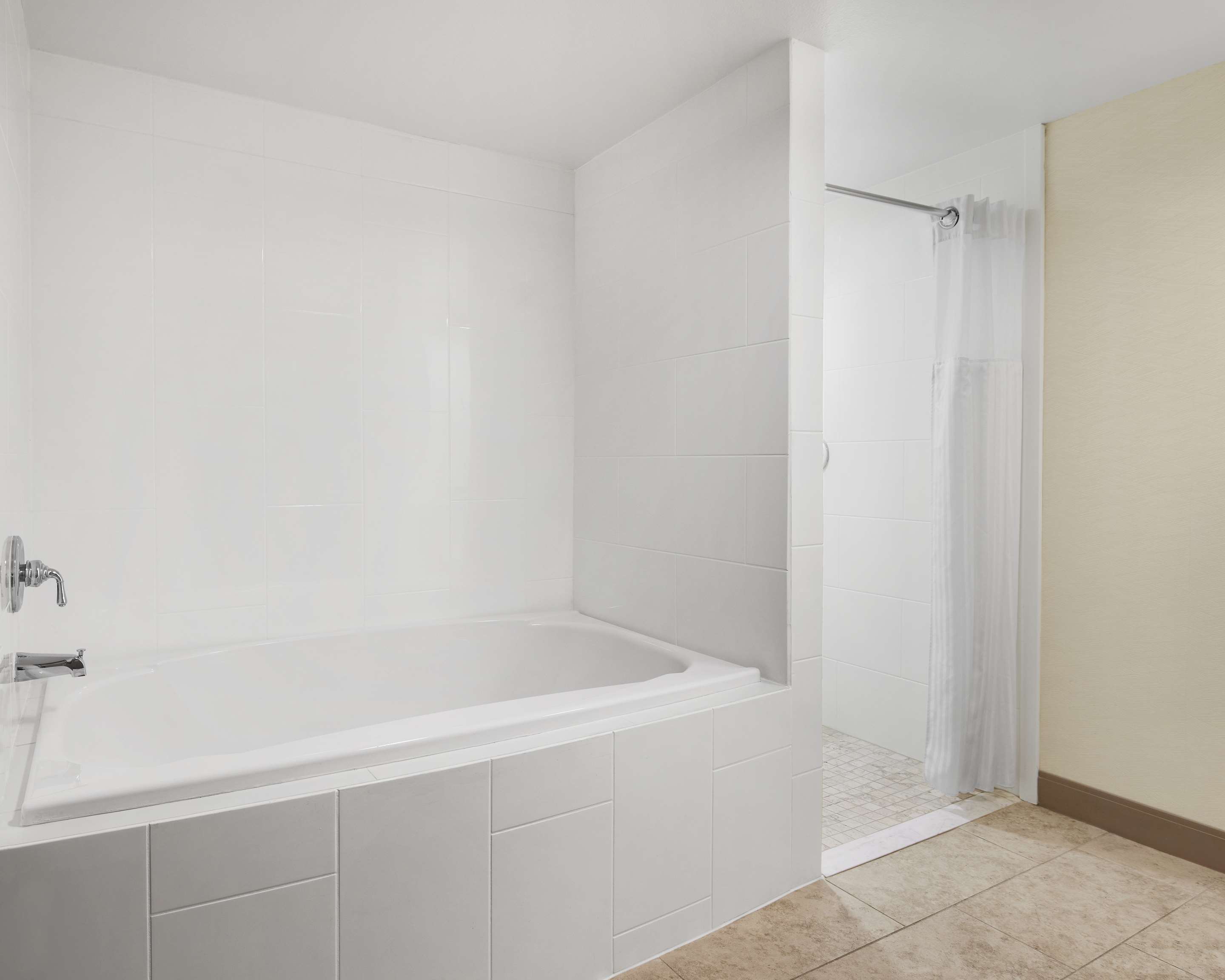 Guest room bath
