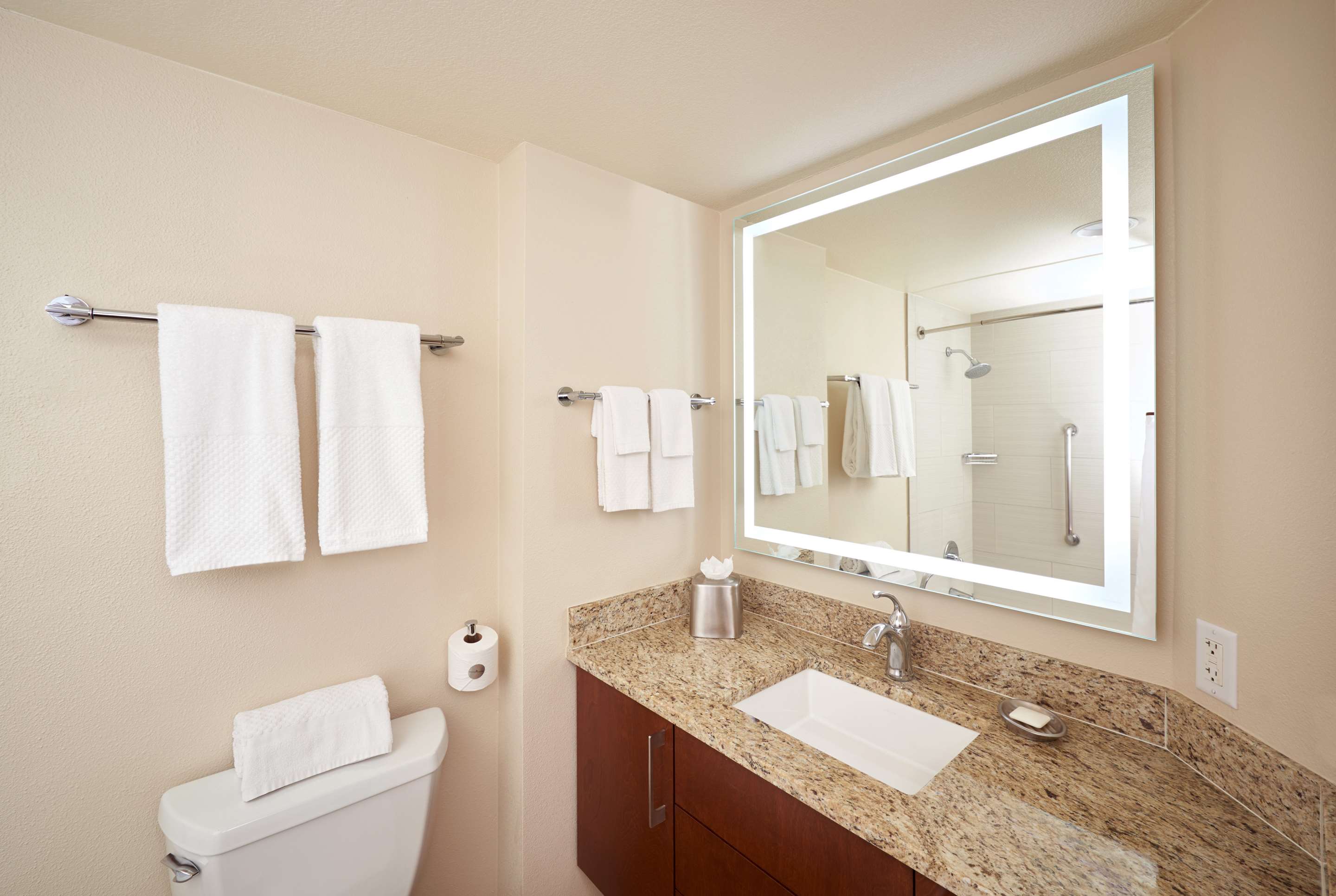 Guest room bath