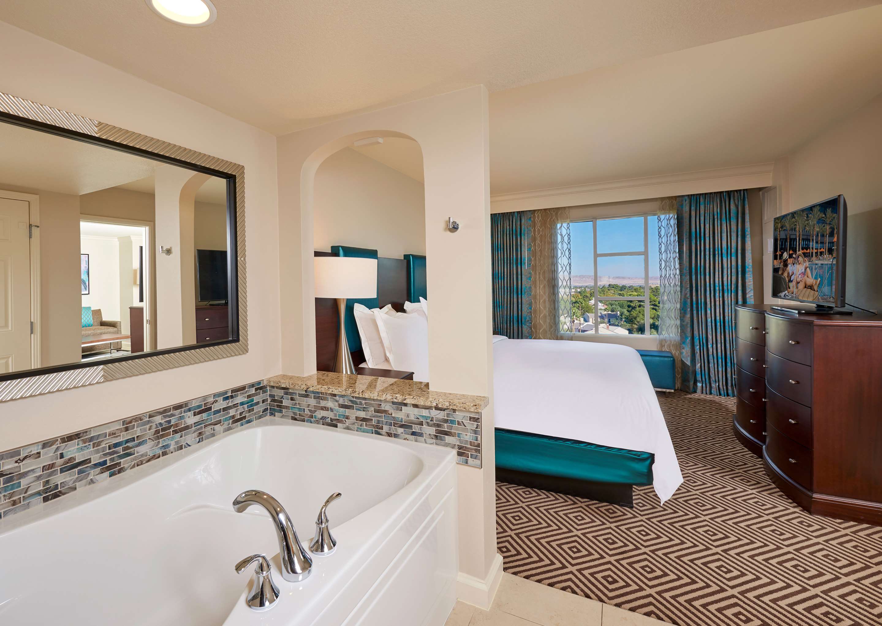 Guest room bath