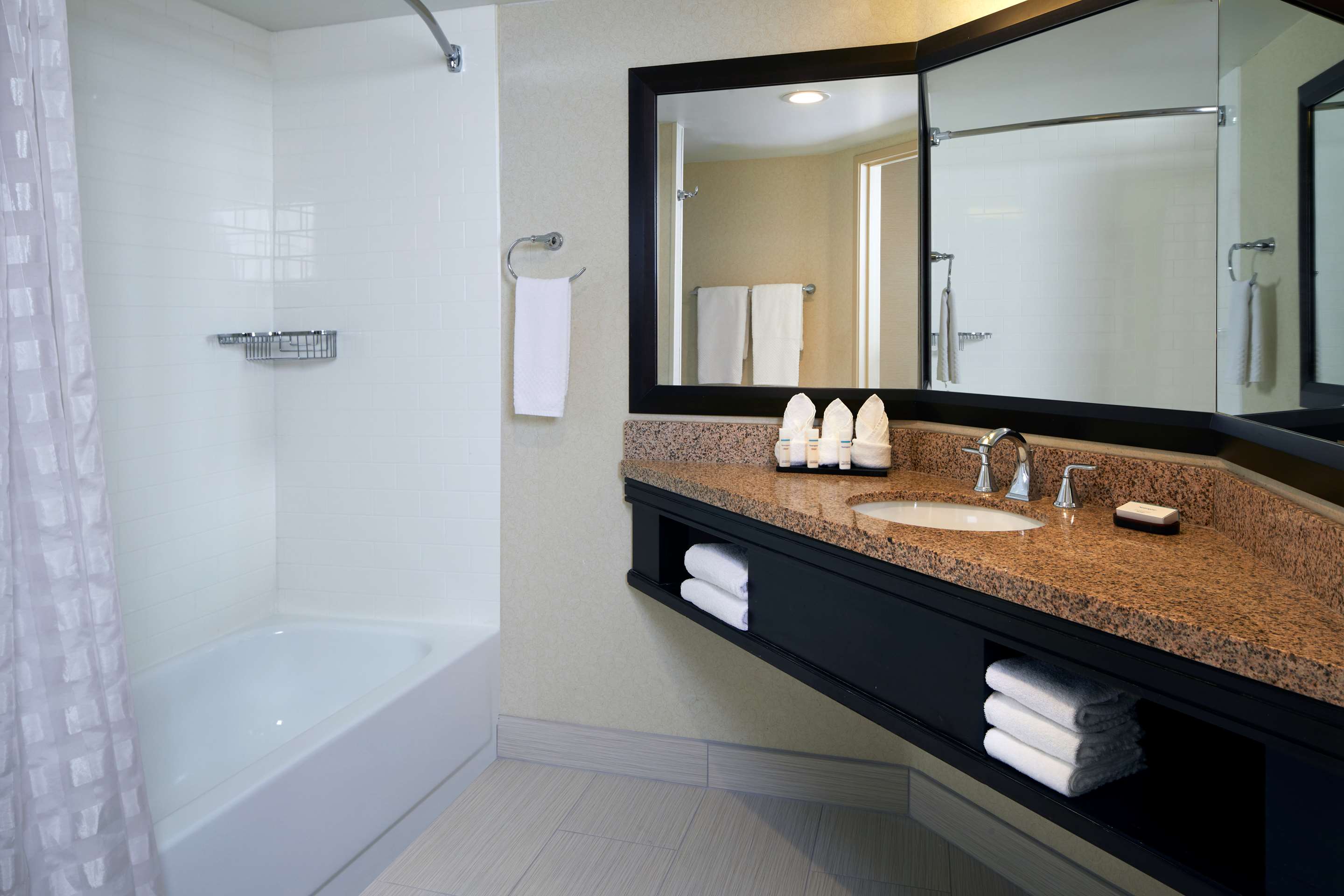 Guest room bath