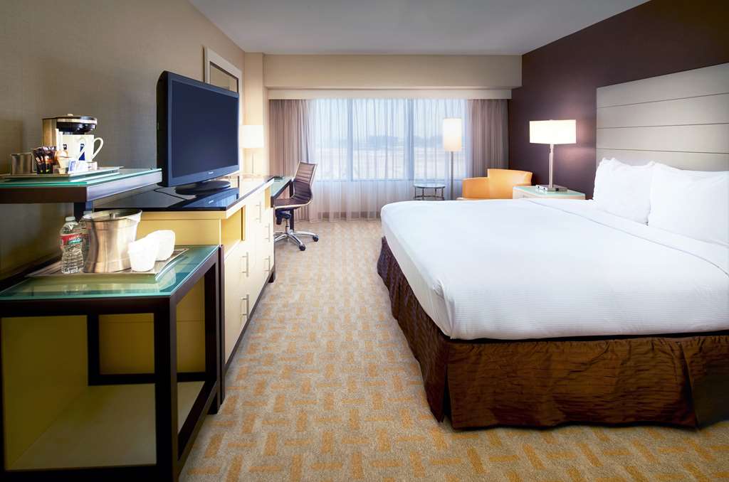 Hilton Los Angeles Airport - Tap to explore photos