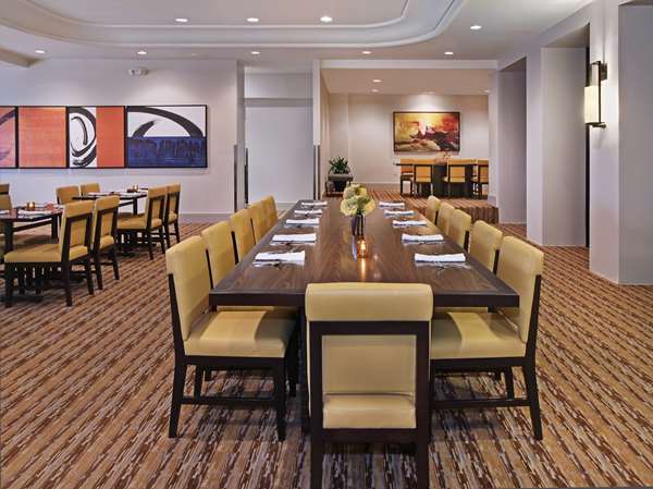 Restaurant - Embassy Suites North Anaheim