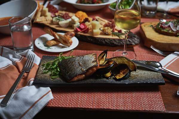 Restaurant - Beverly Hilton Hotel Beverly Hills