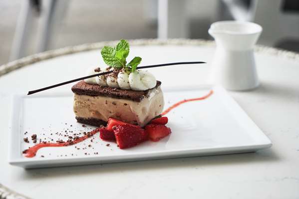 Restaurant - Beverly Hilton Hotel Beverly Hills