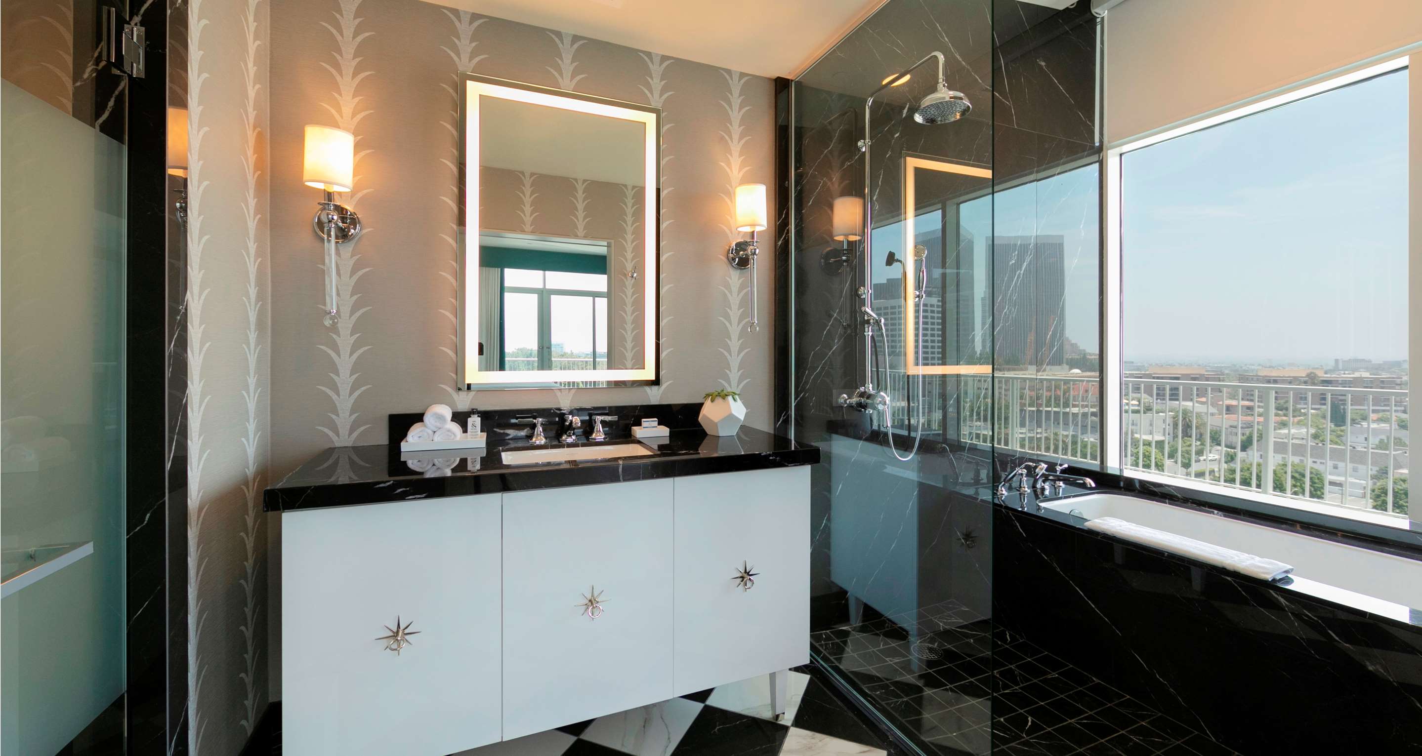 Guest room bath