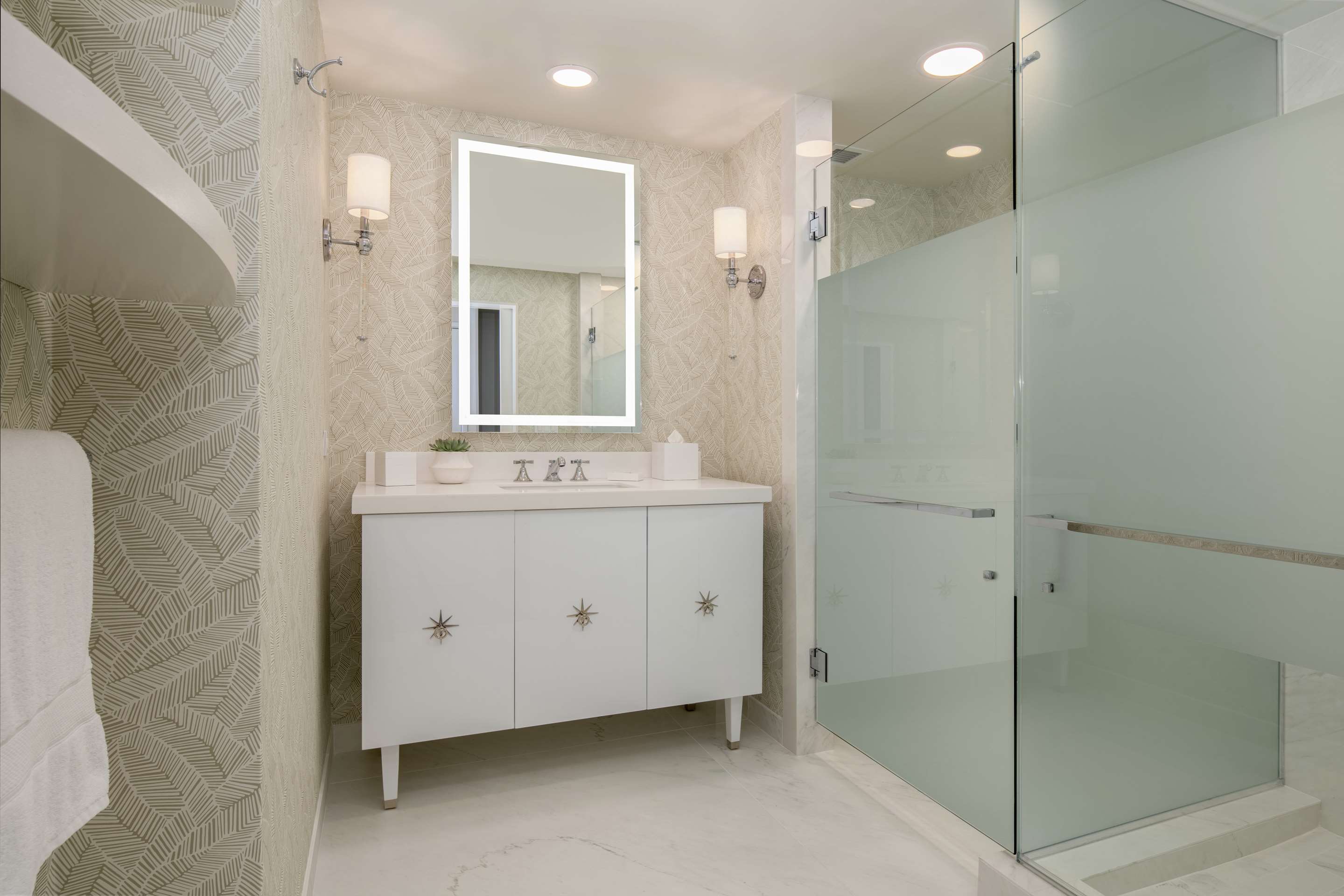 Guest room bath