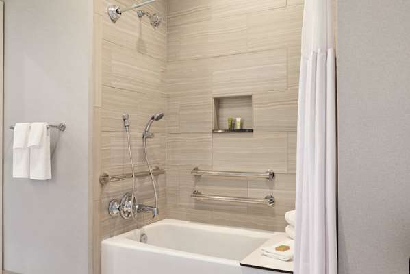  - Hilton Checkers Hotel Los Angeles