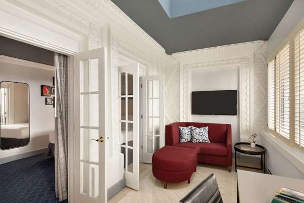  - Hilton Checkers Hotel Los Angeles