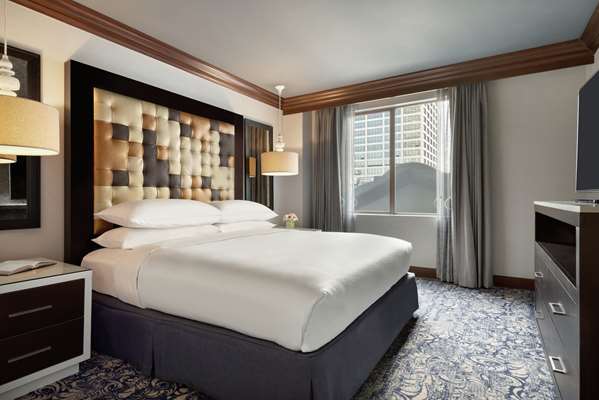  - Hilton Checkers Hotel Los Angeles